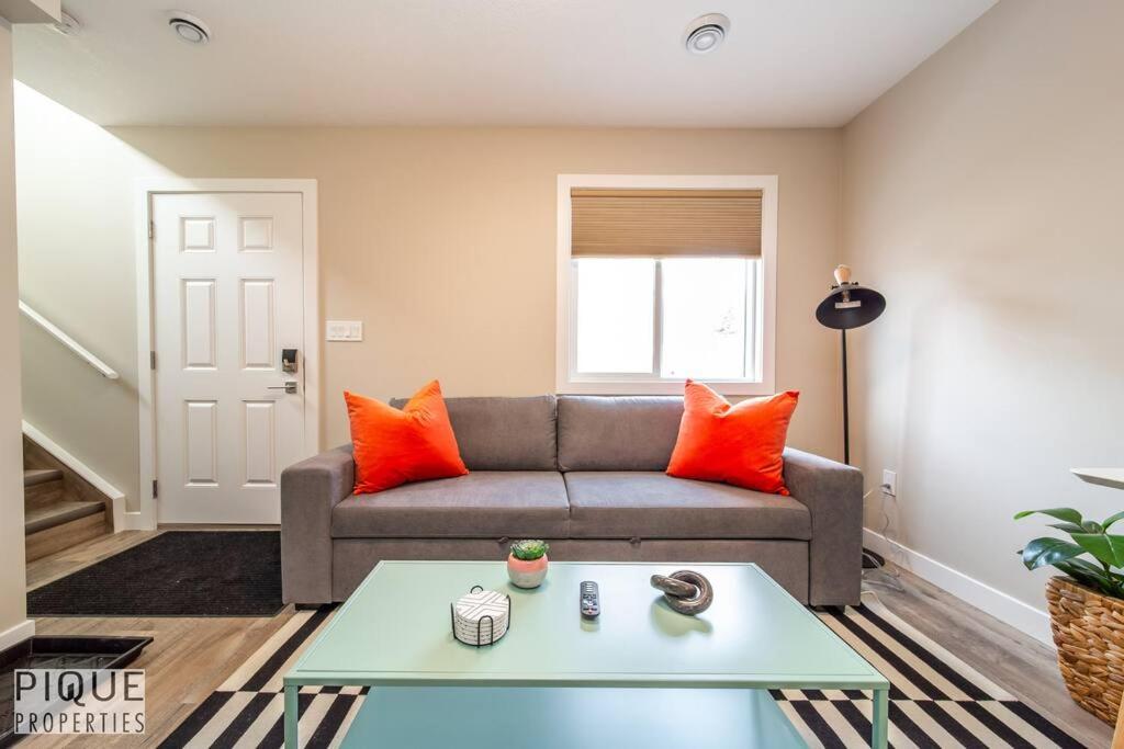NEW, Euro-Style Suite, Whyte Avenue, AC, Netflix, Sleeps 6!