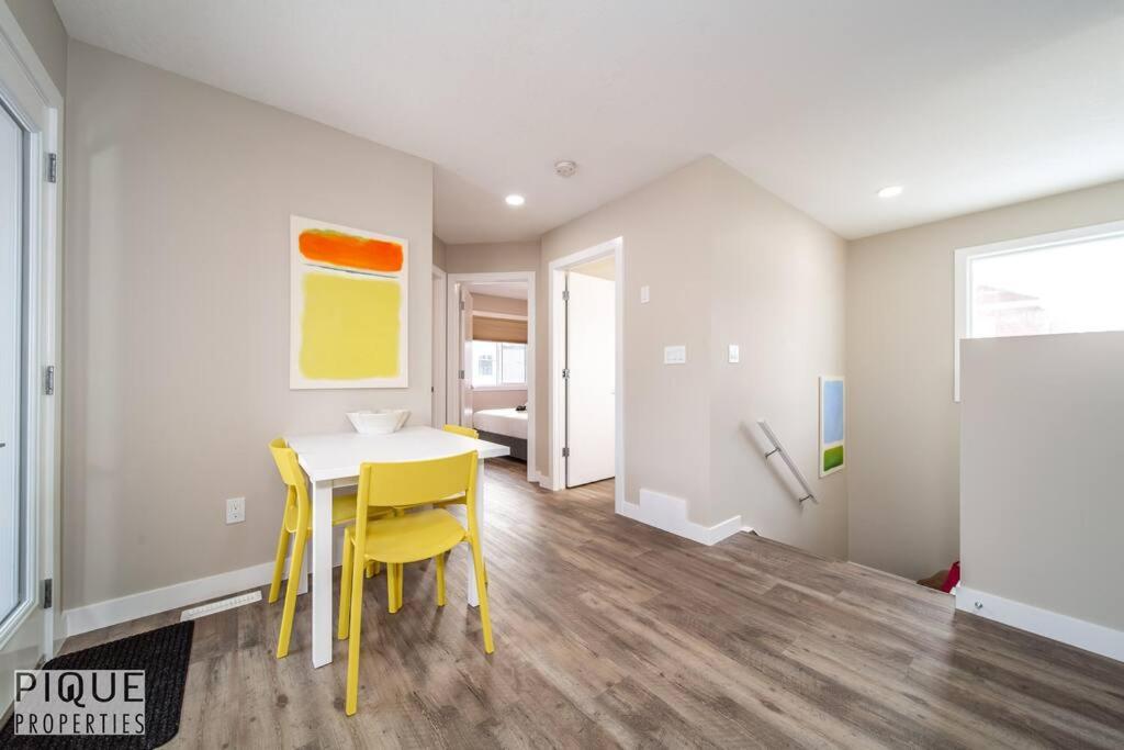 NEW, Euro-Style Suite, Whyte Avenue, AC, Netflix, Sleeps 6!
