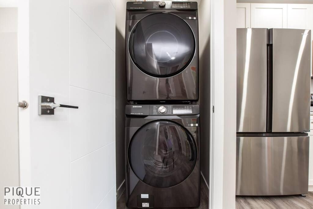 NEW, Euro-Style Suite, Whyte Avenue, AC, Netflix, Sleeps 6!