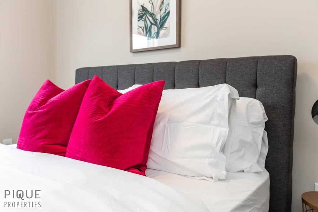 NEW, Euro-Style Suite, Whyte Avenue, AC, Netflix, Sleeps 6!