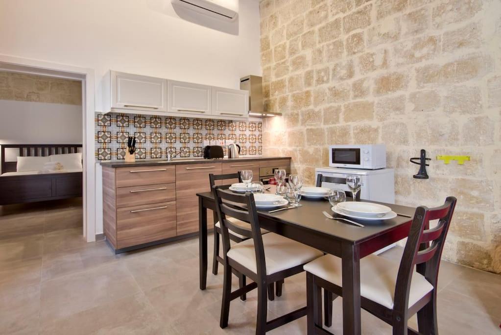Old Lodge Apartment 3 by Vallettastay view 4