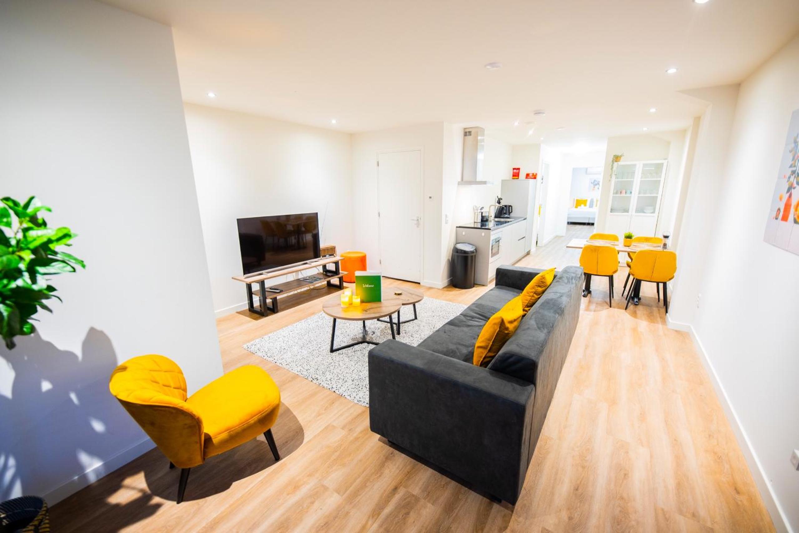 Great 95m2 Two-Bedroom Apartment - WE39 view 2