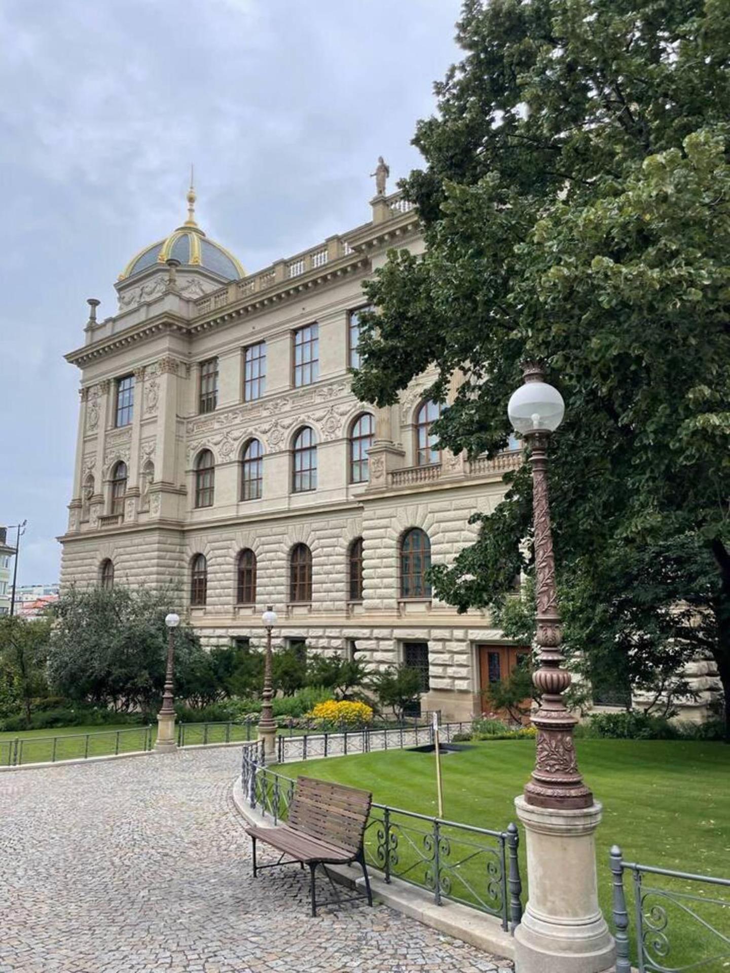 2-Bed Apartment in Praha