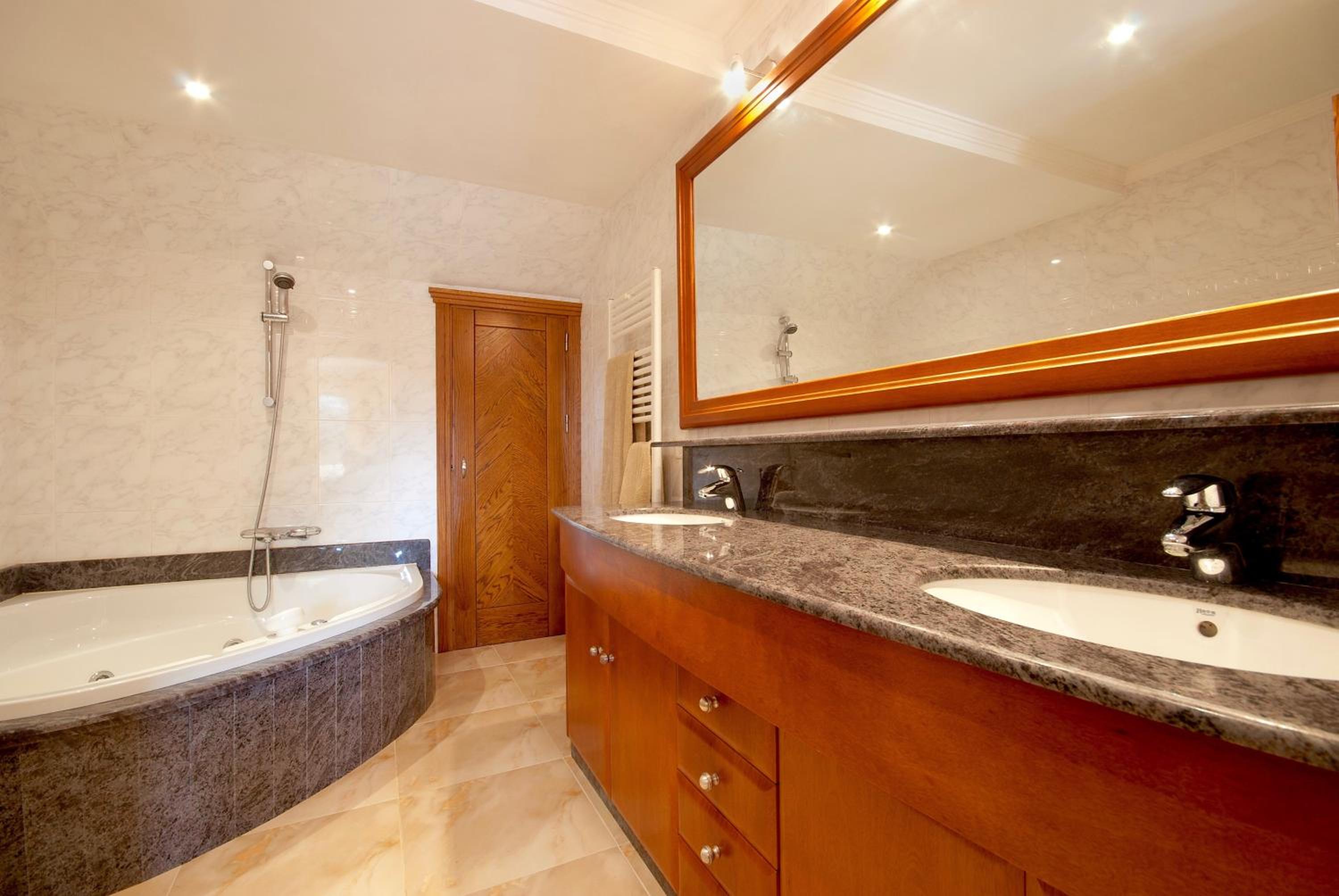 Immaculate Mallorca Villa Las Olas 3 Bedrooms Ideal for Families Couples Alcudia