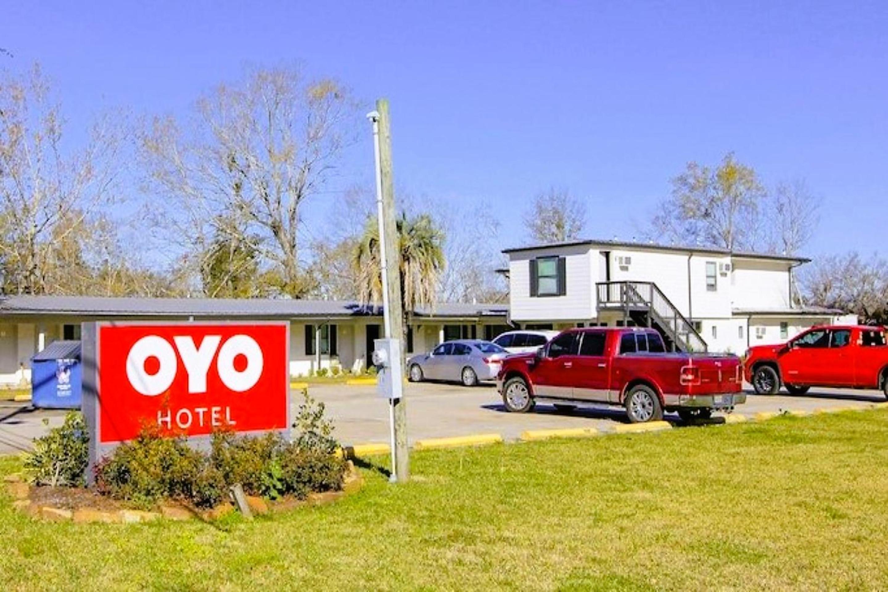 OYO Hotel Sulphur LA Hwy 90 West view 3