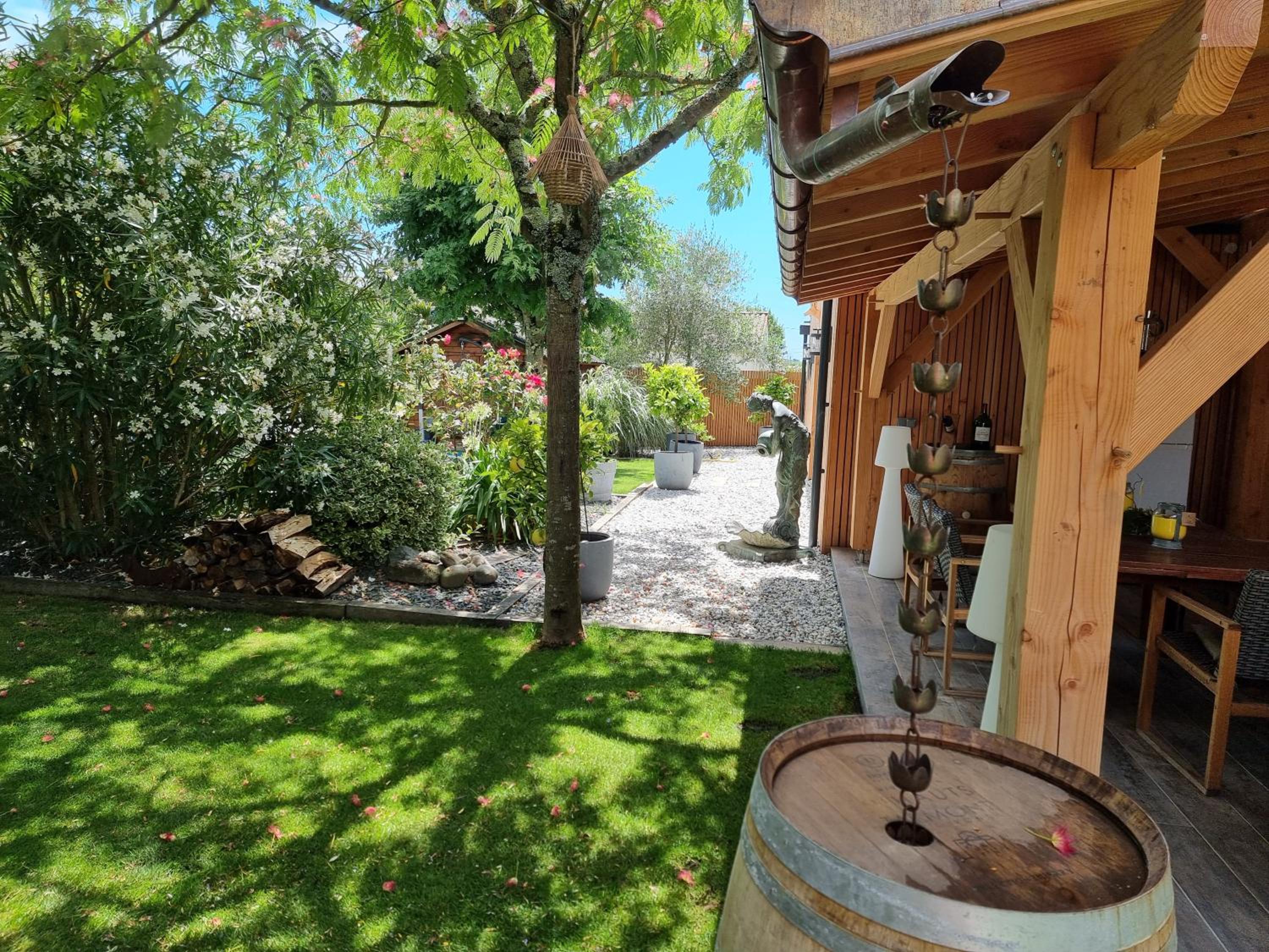 Le Clos des Romarins view 2