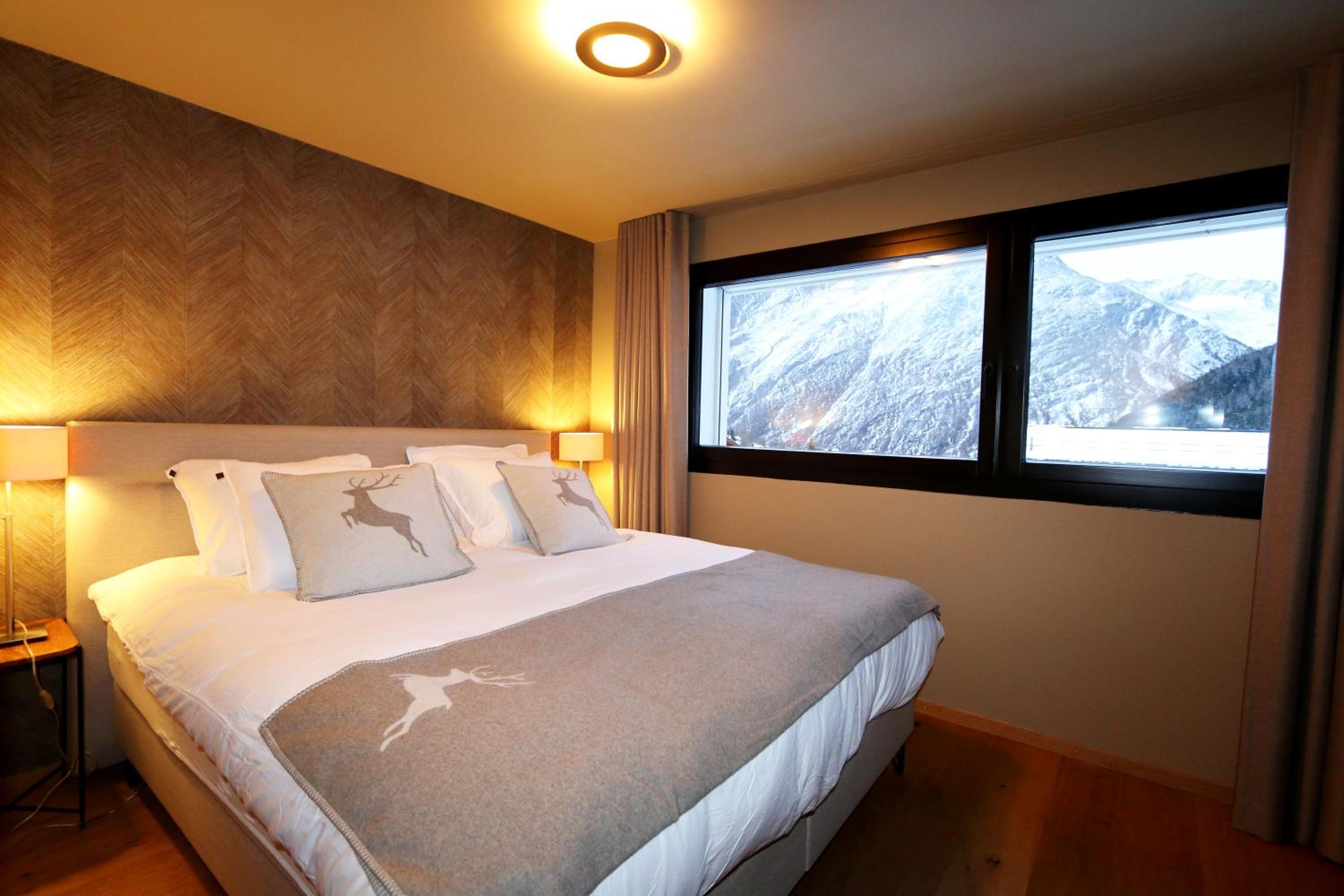 Hollywood 1 - A luxury, comfortable and spacious apartment located directly on the slopes!