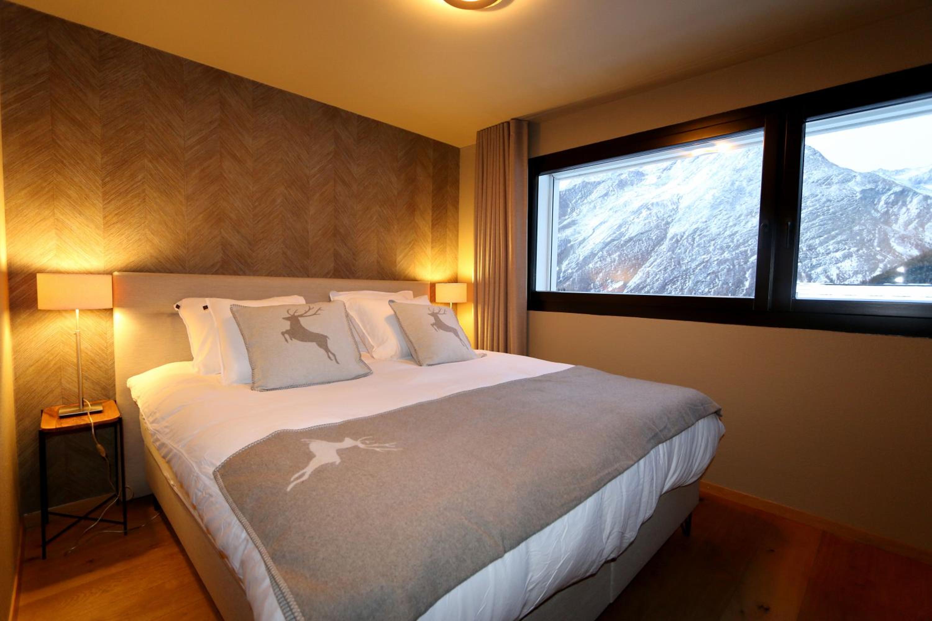 Hollywood 1 - A luxury, comfortable and spacious apartment located directly on the slopes!