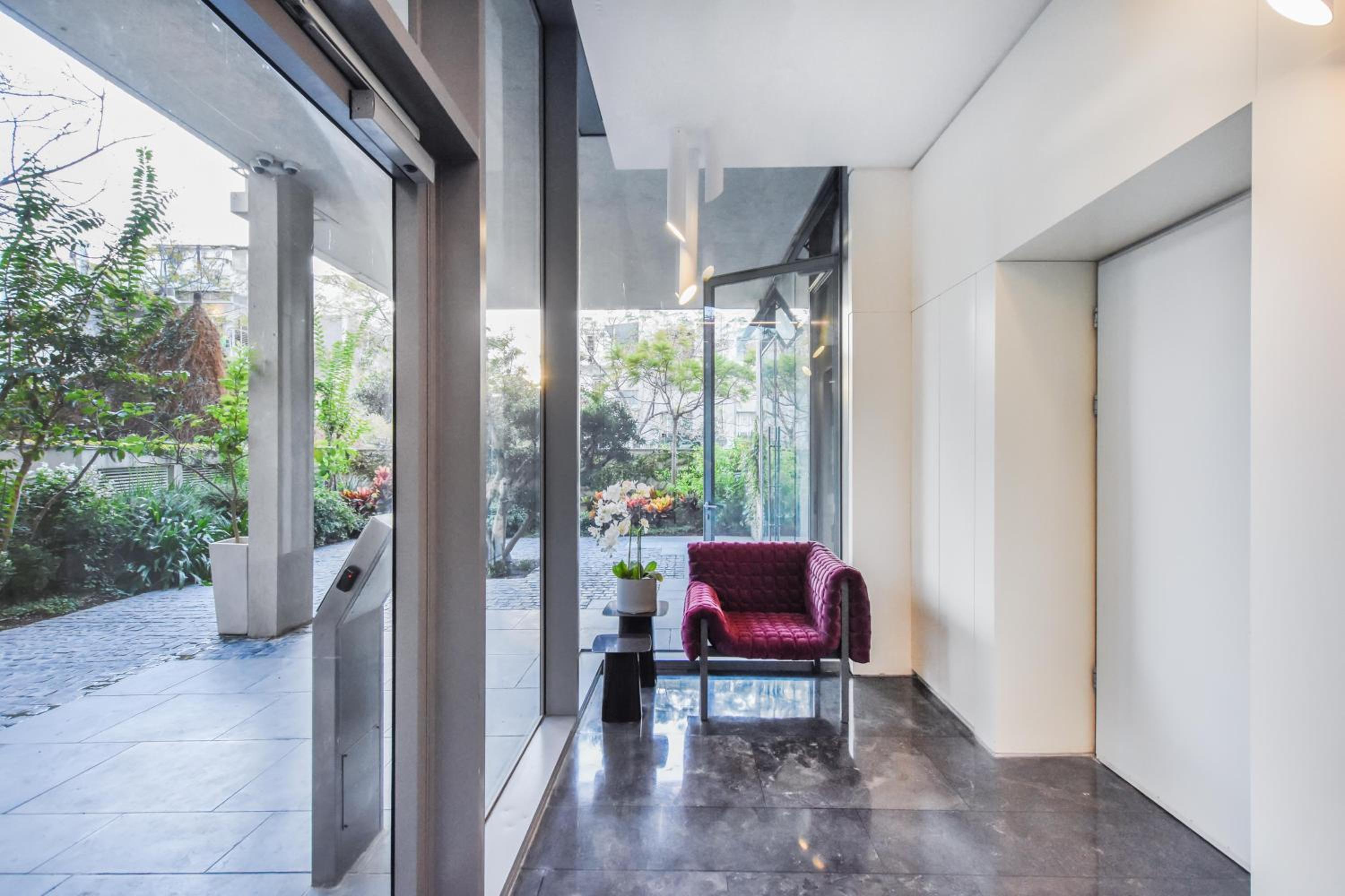 Spacious 3BR Close to Rothschild with MAMAD by HolyGuest view 4