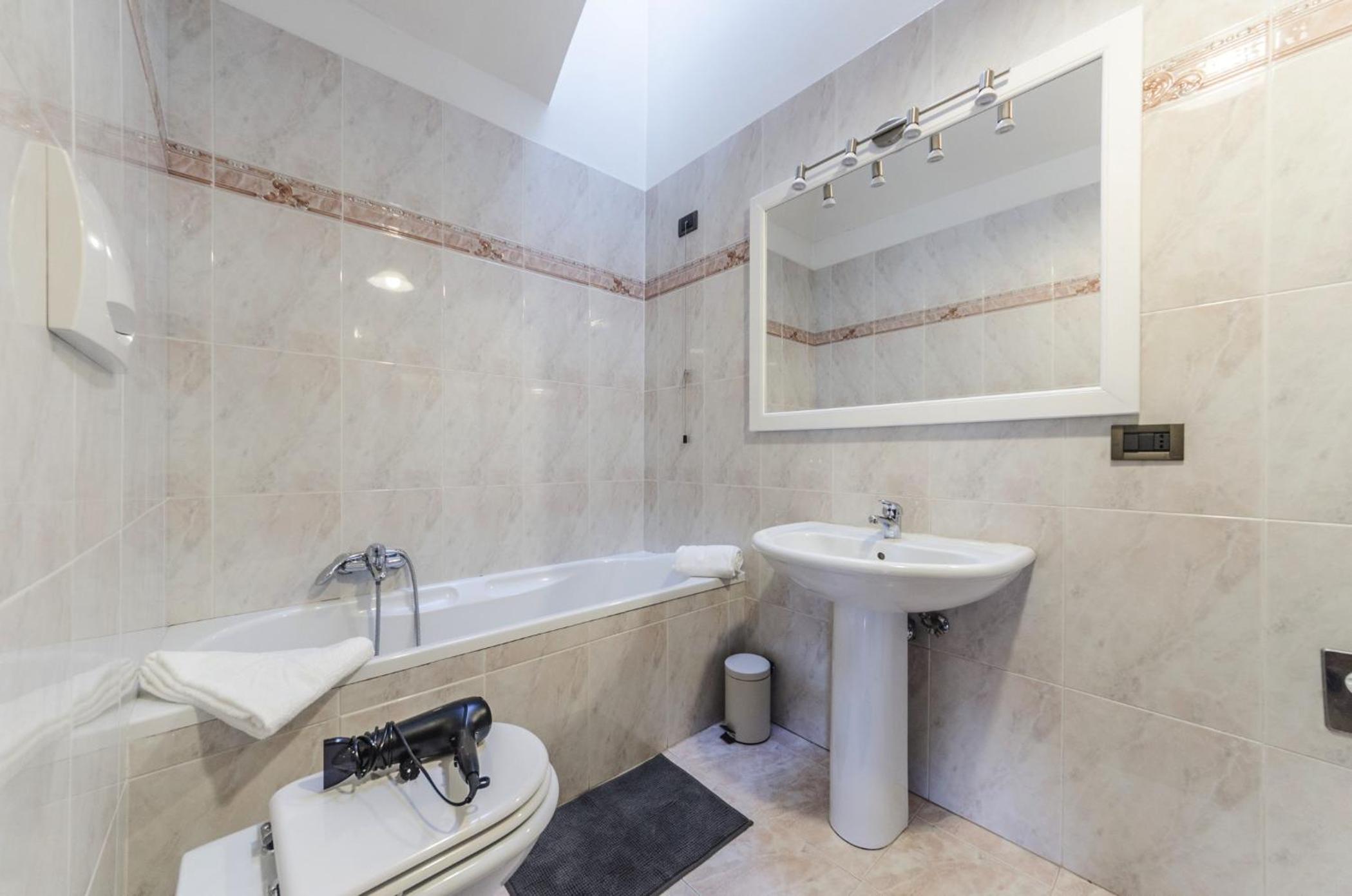 Maurizio House - near the Train Station