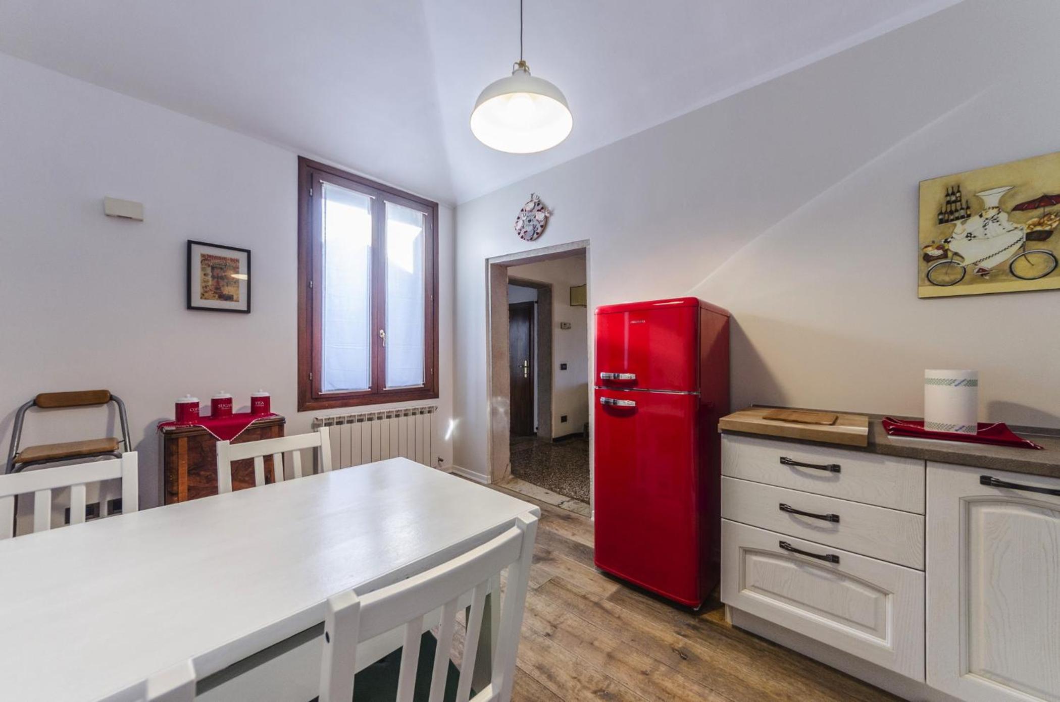 Maurizio House - near the Train Station