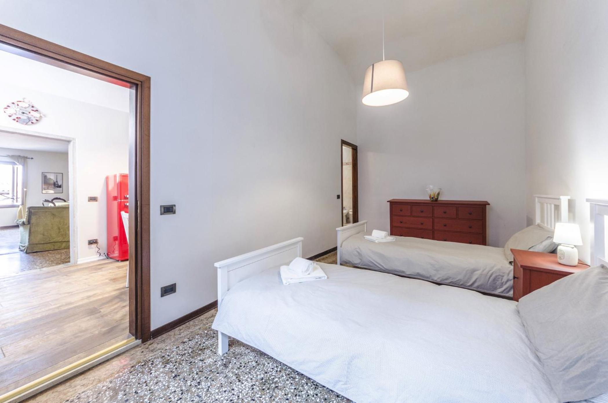 Maurizio House - near the Train Station
