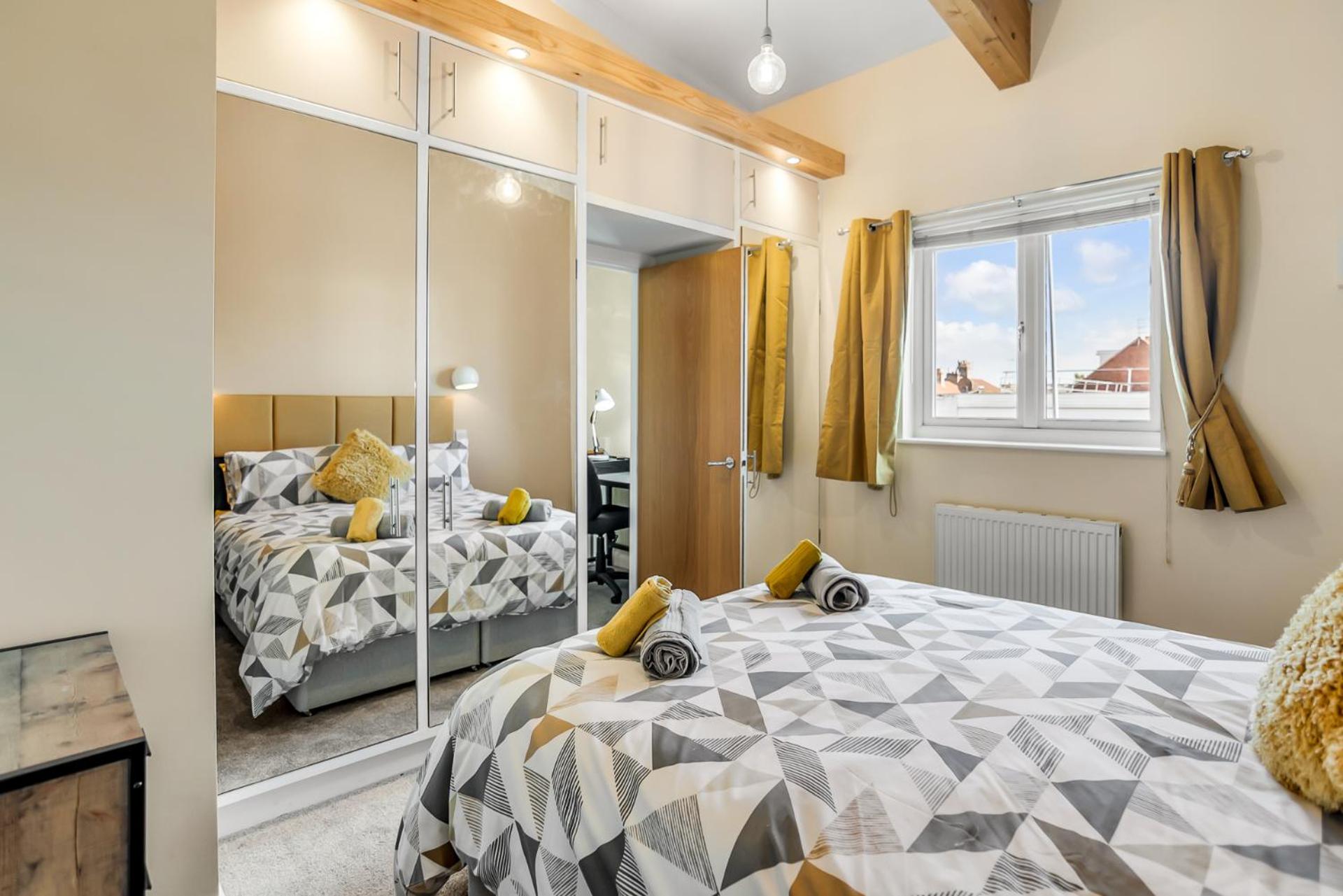 Spacious Home near UEA for Contractors & Workers view 3