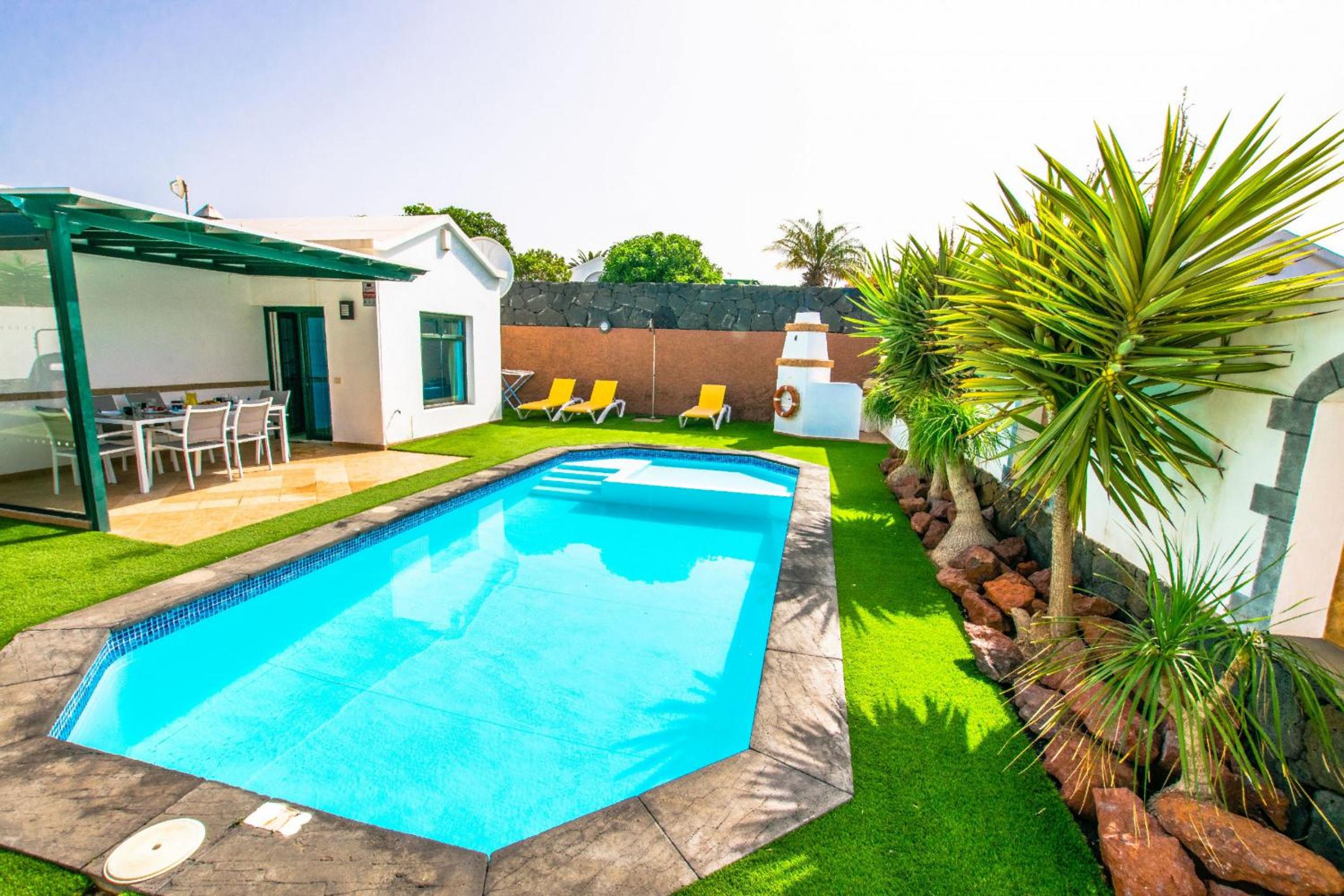 Hotel Villa Los Arcos - LH160 By Villas Now Ltd - Image 1