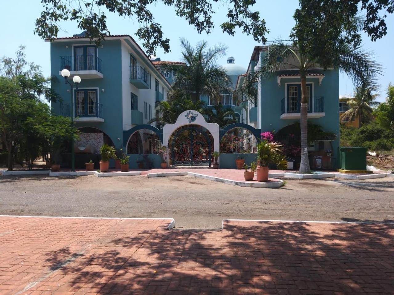 Hotel Delphinus Inn - Image 1