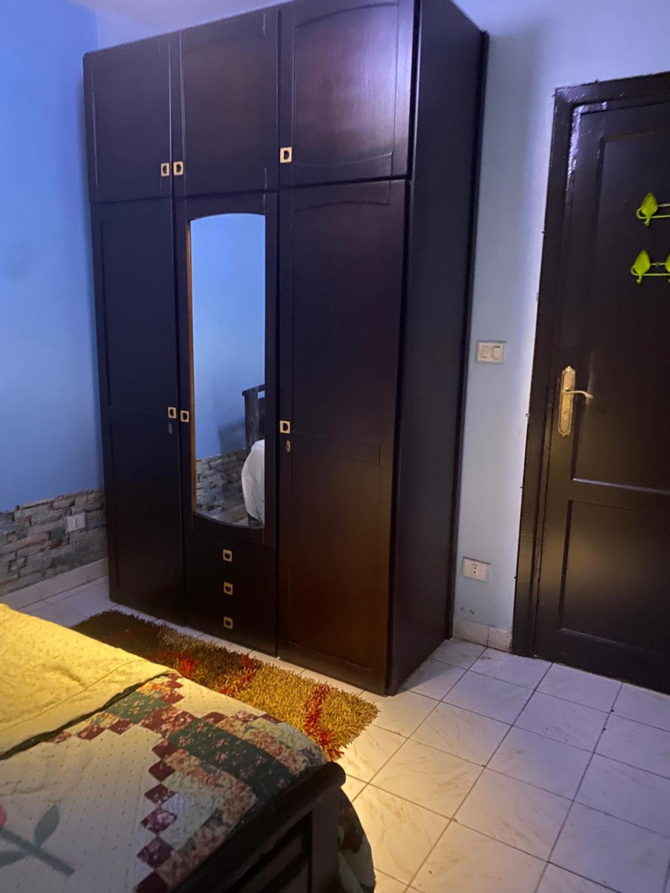 Females only Private bedroom stay with me Rehab city