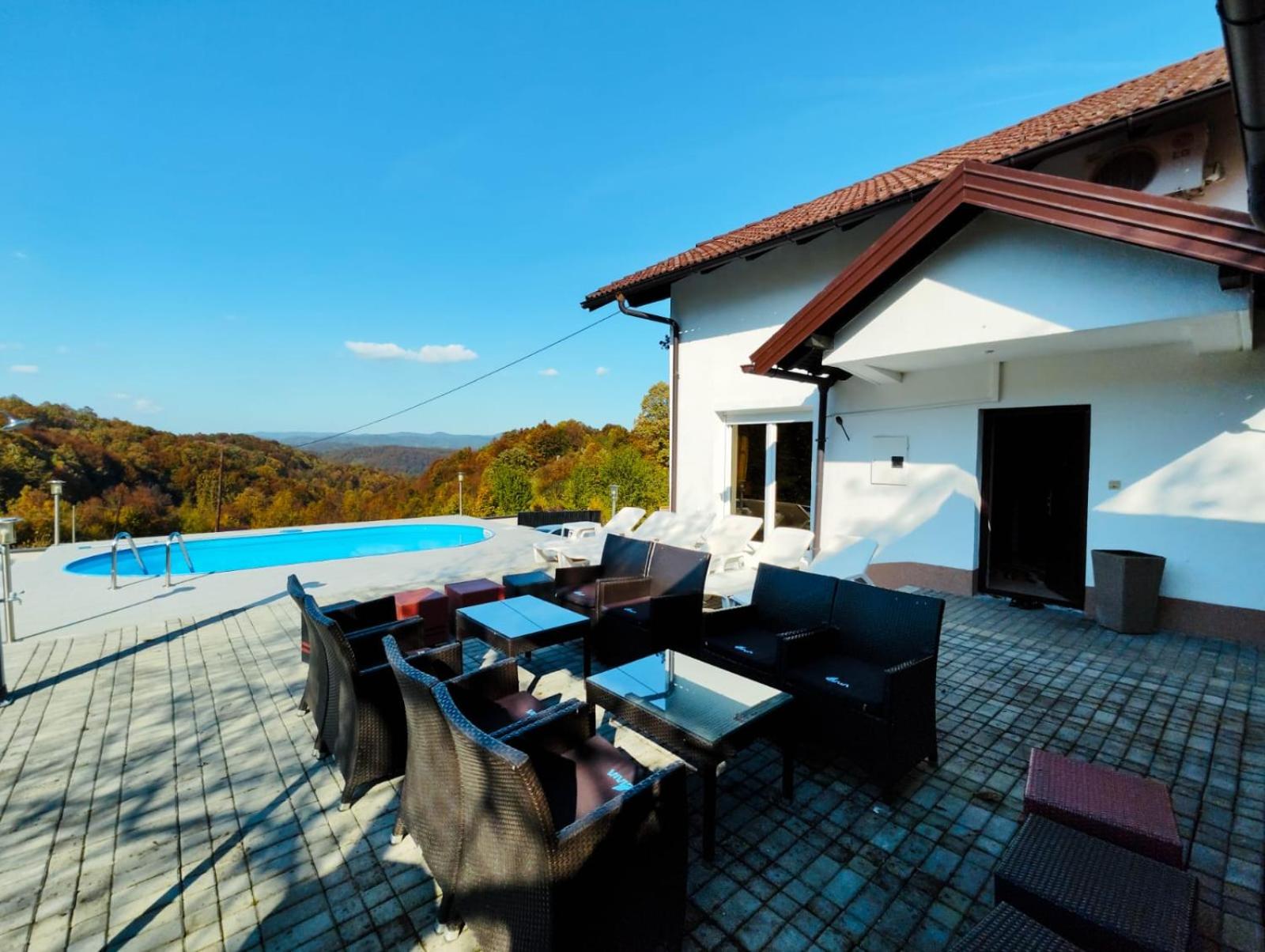 Lexor Holiday Home