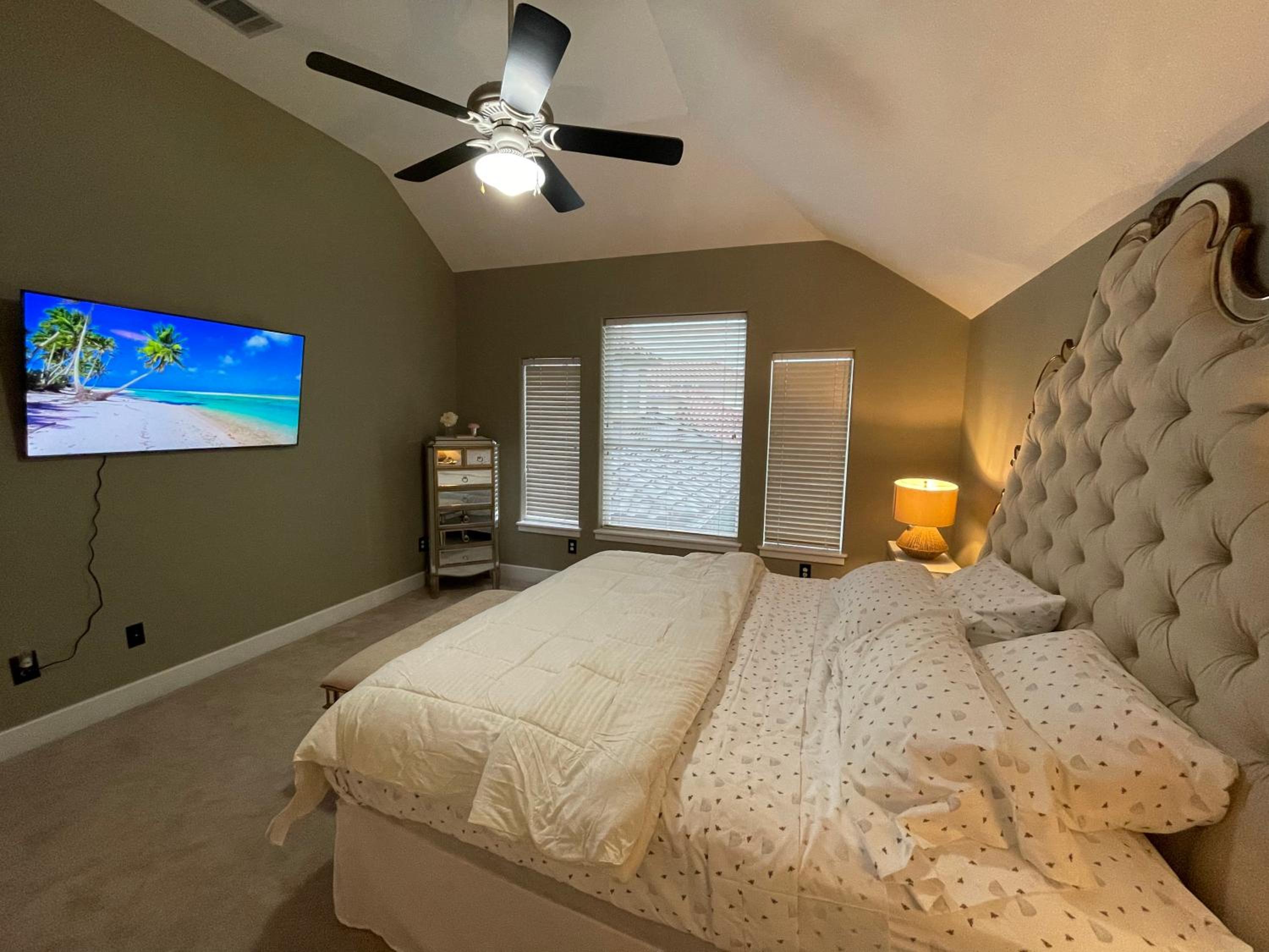 WANDERLUST villa near GALLERIA MALL