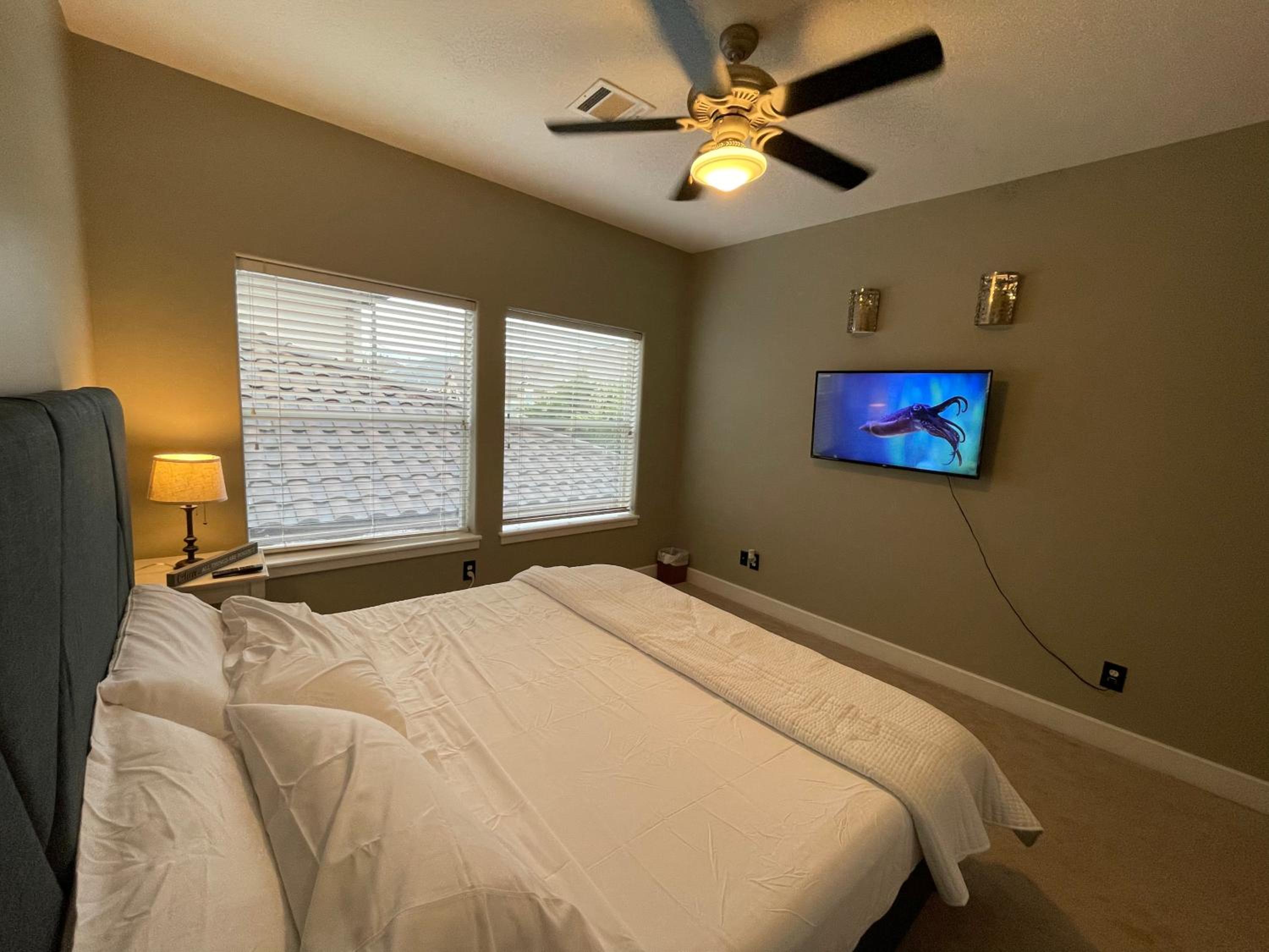 WANDERLUST villa near GALLERIA MALL