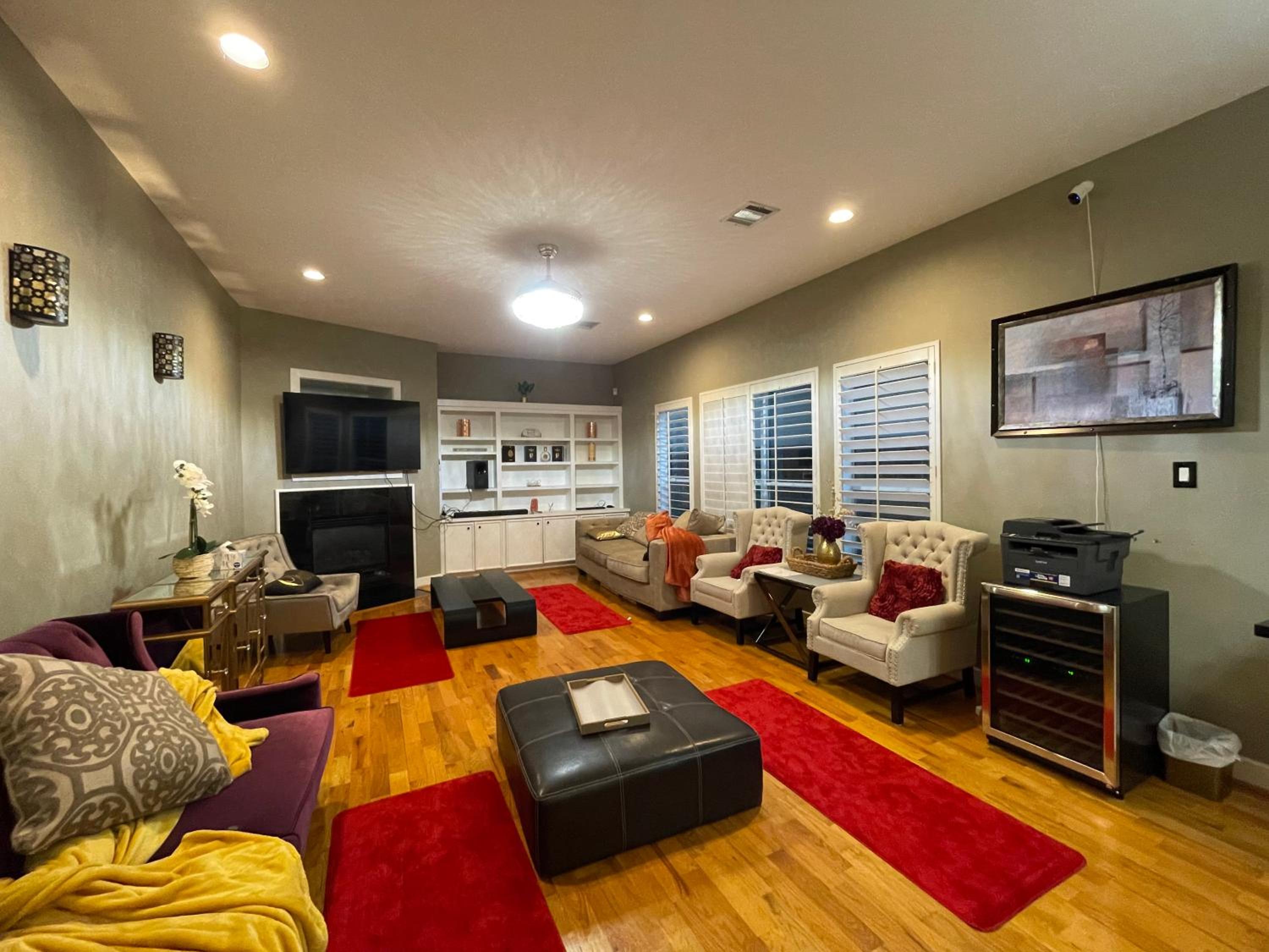 WANDERLUST villa near GALLERIA MALL