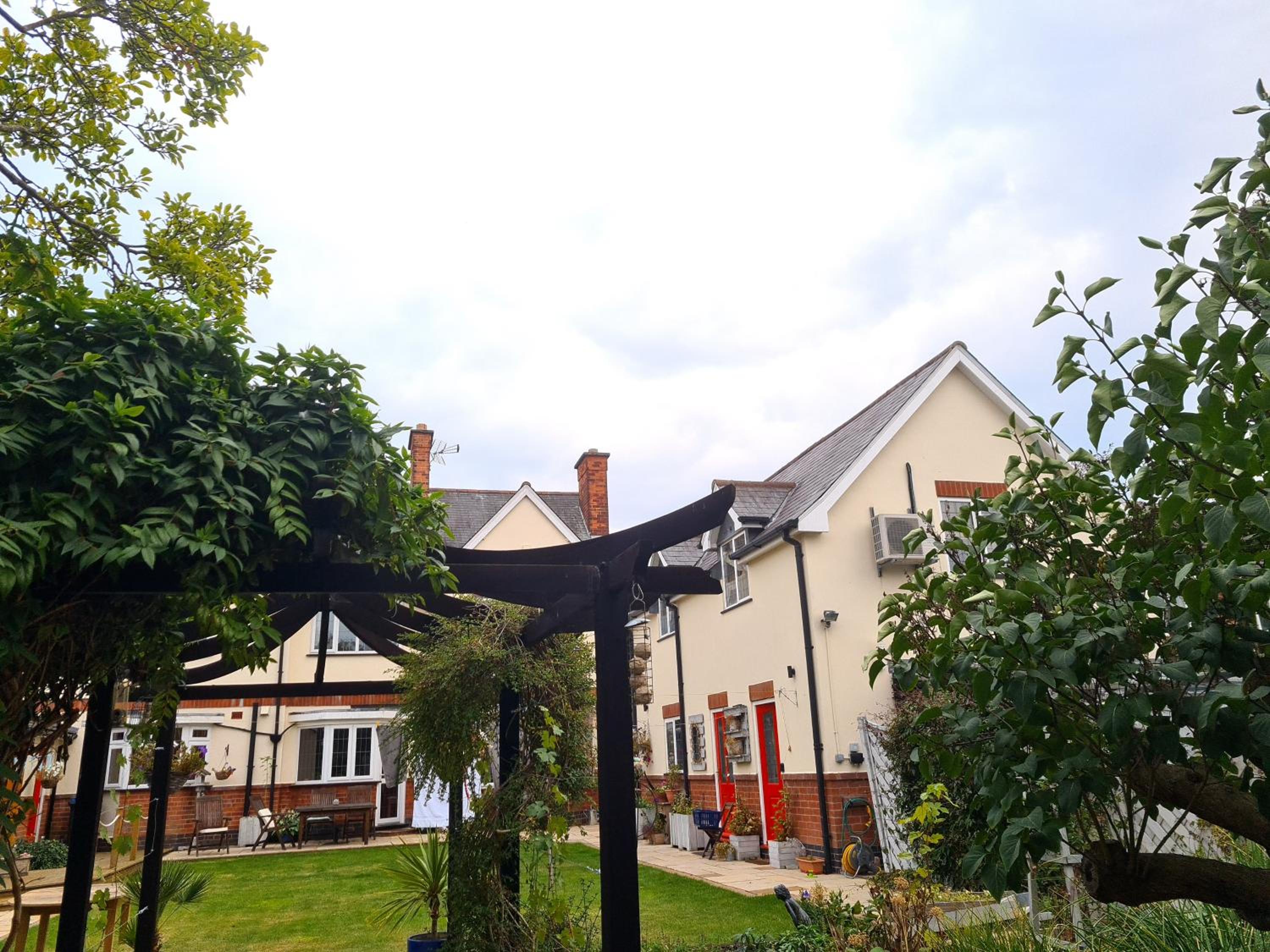 Peaceful self contained Studio in lovely garden. view 4