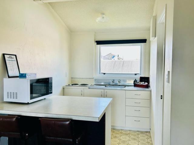 Parkside Motel and Apartments