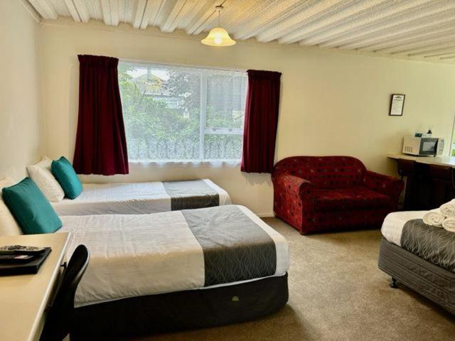 Parkside Motel and Apartments