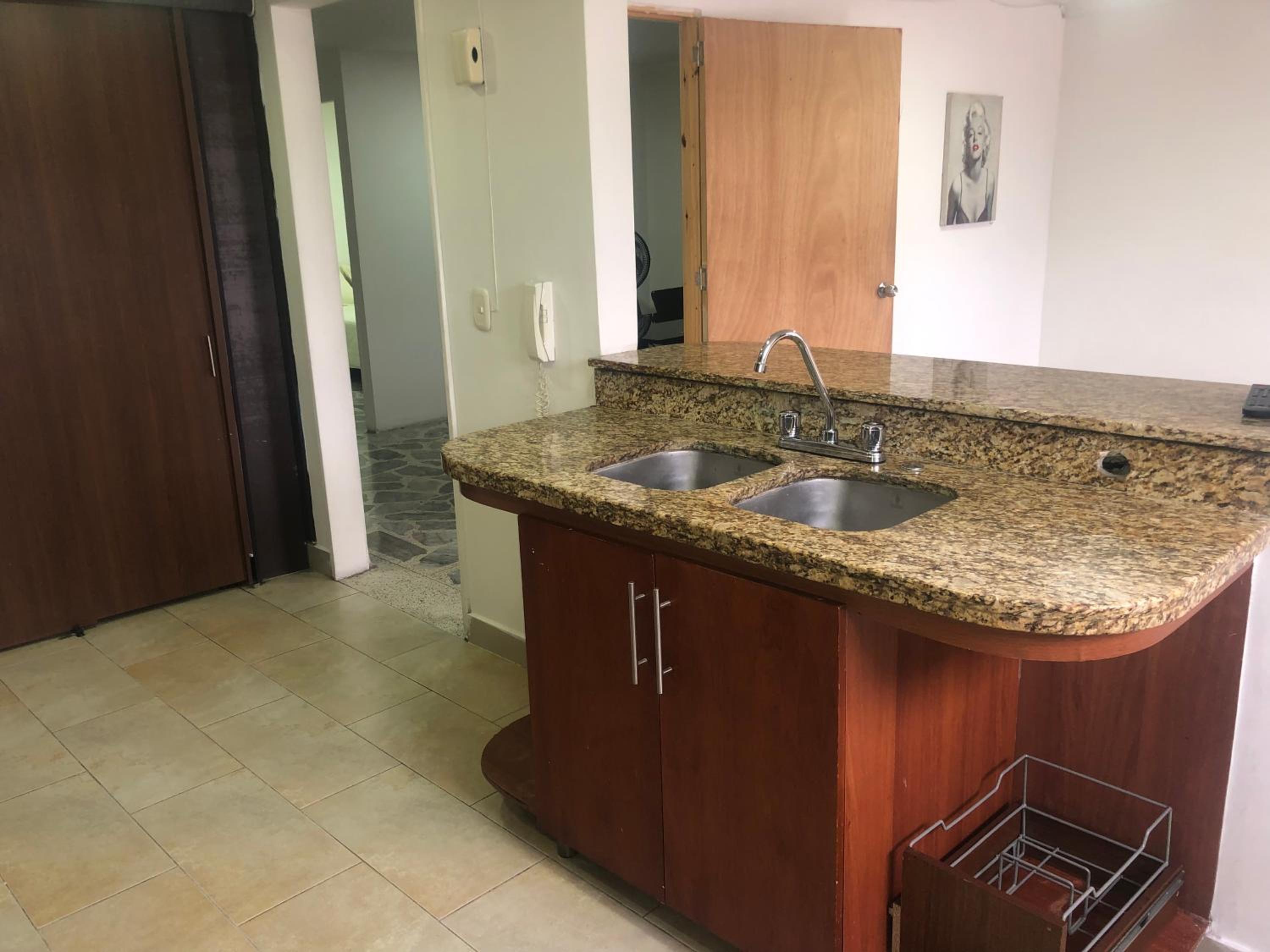 Apartamento cómodo en laureles, grande , céntrico , bien ubicado Apto303