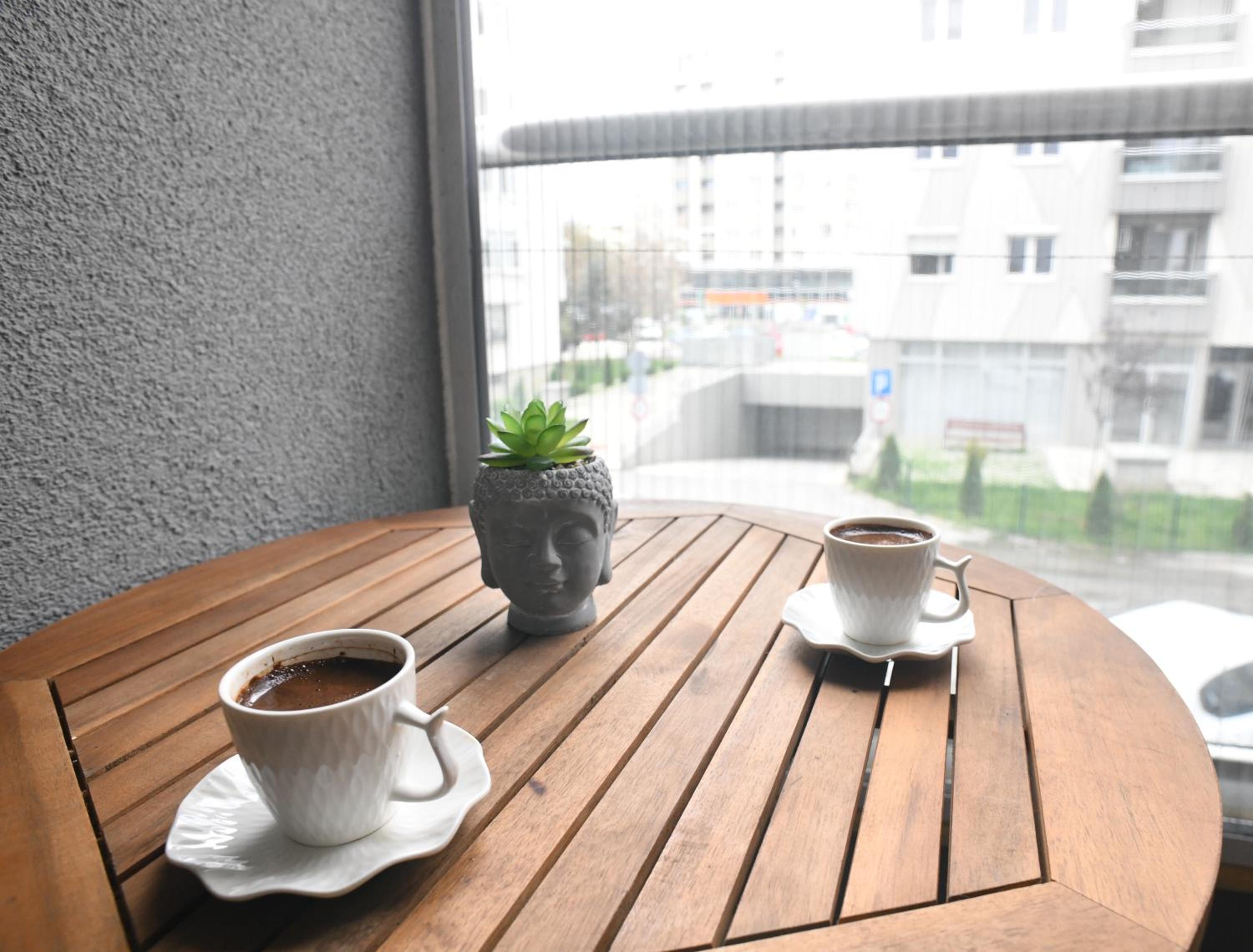 Chic Urban Retreat with Balcony, Parking & Wi-Fi view 4