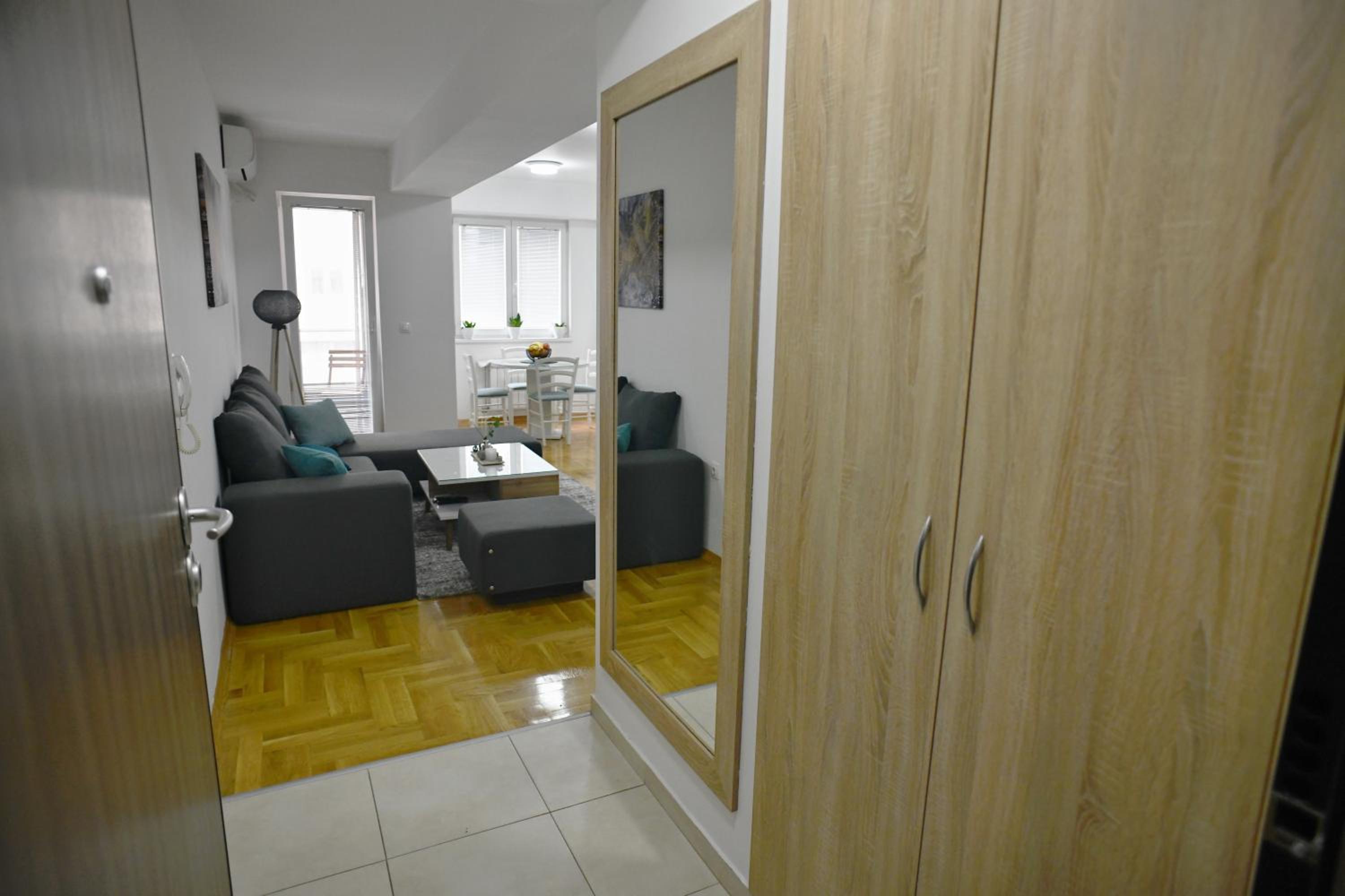 Chic Urban Retreat with Balcony, Parking & Wi-Fi view 5
