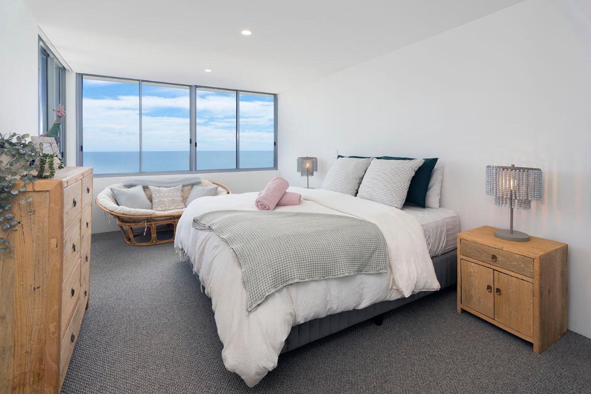 Beachfront Surfers Paradise Berkeley By The Sea