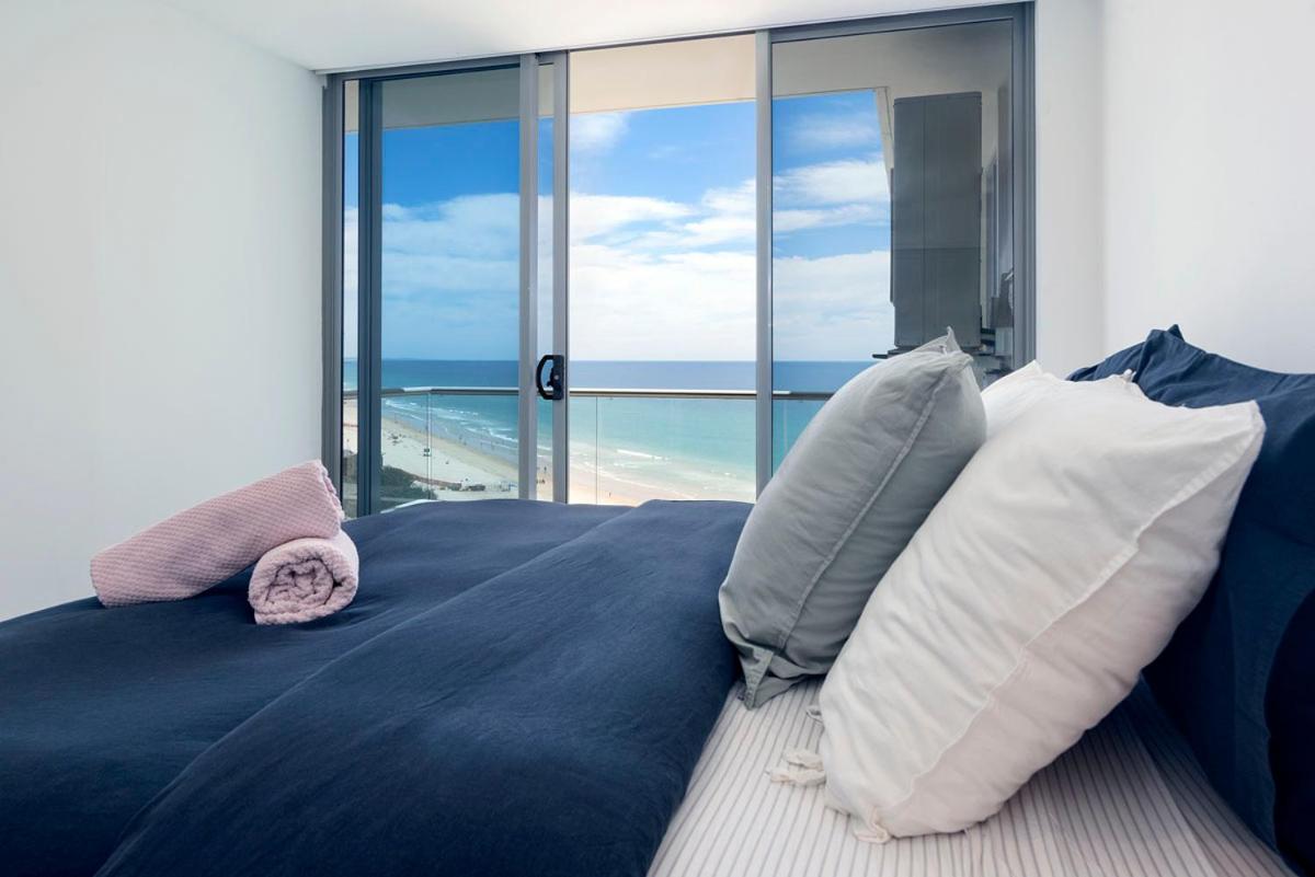 Beachfront Surfers Paradise Berkeley By The Sea