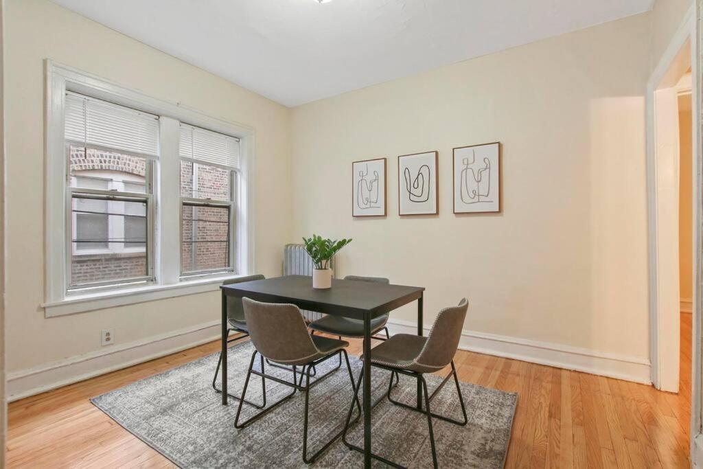 Cozy 1BR Apartment in Rogers Park - Touhy 2W