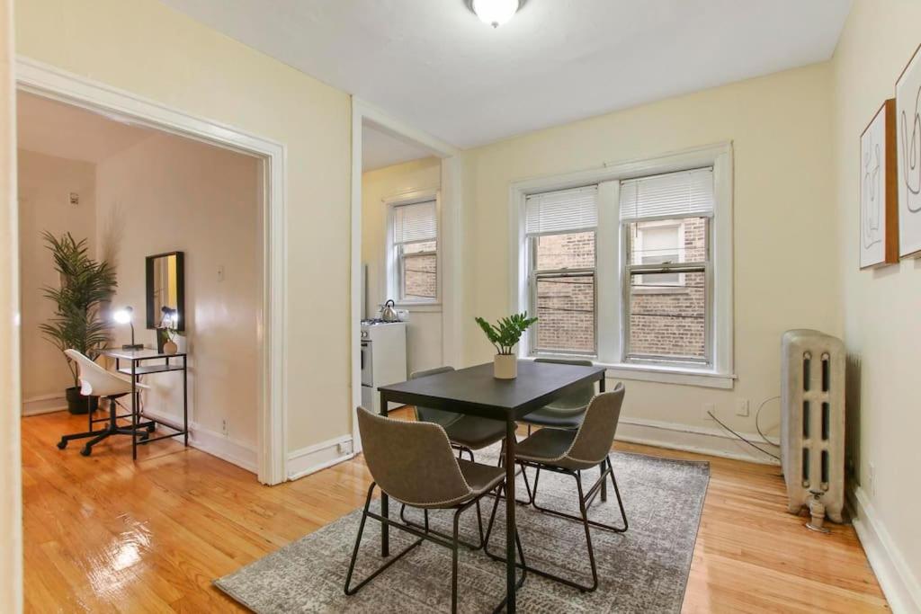 Cozy 1BR Apartment in Rogers Park - Touhy 2W
