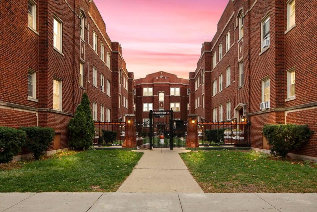 Cozy 1BR Apartment in Rogers Park - Touhy 2W