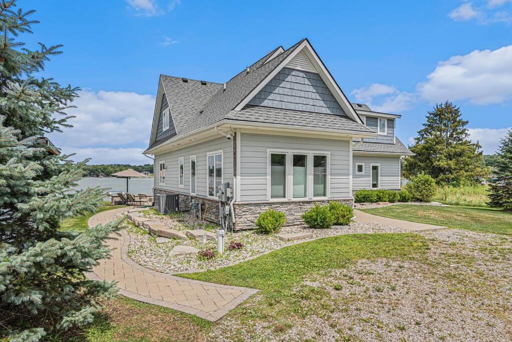 Runyan Lake House / 4 Private Suites - Sleeps 13 view 3