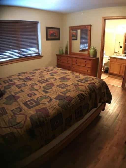Rustic 2 BR Mountain View-walk to resort view 4