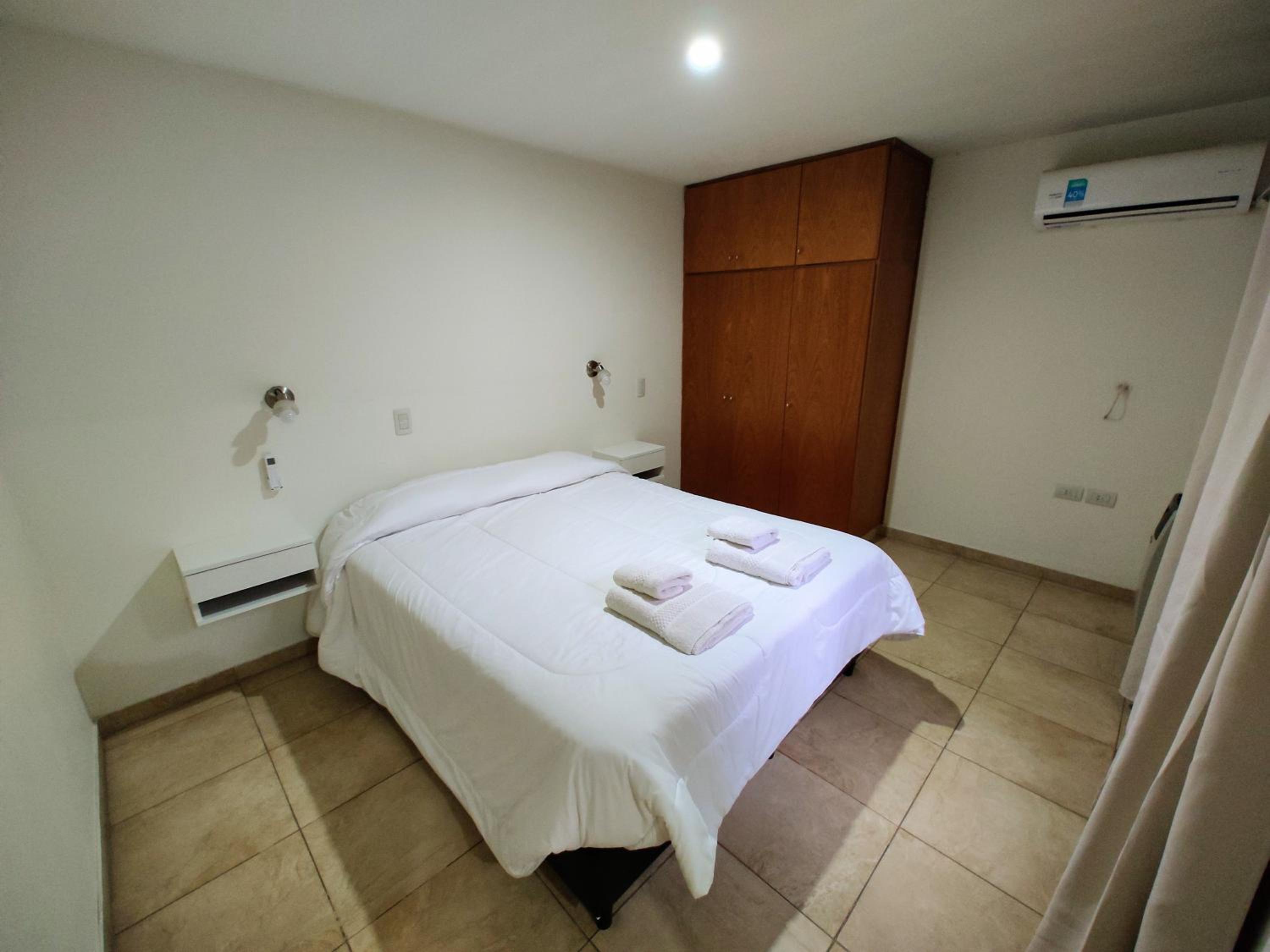 Departamento de categoría ubicado en microcentro para cuatro personas con cochera incluida