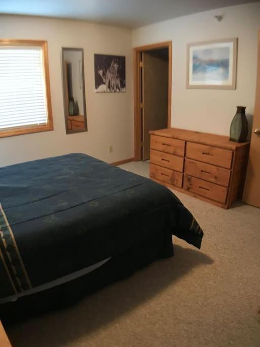 Cozy 2 BR Mountain View - walk to resort