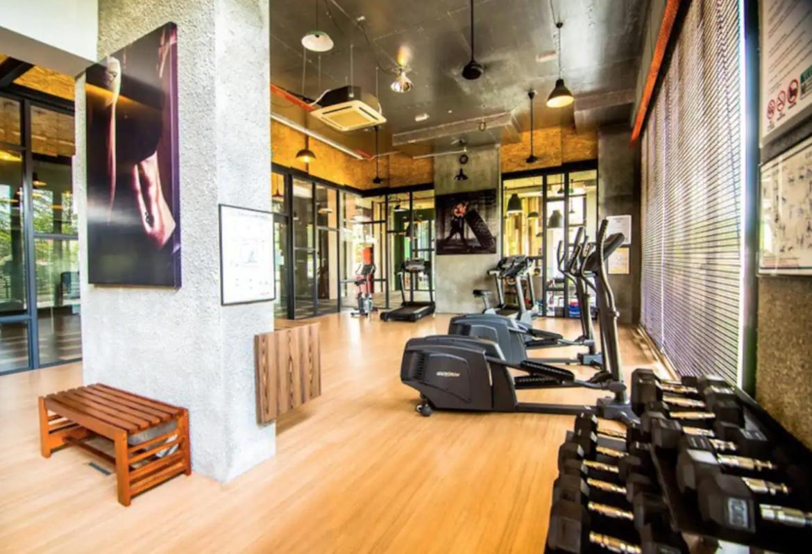 Cube 8 Teens Taman Mount Austin Apartment by UHA