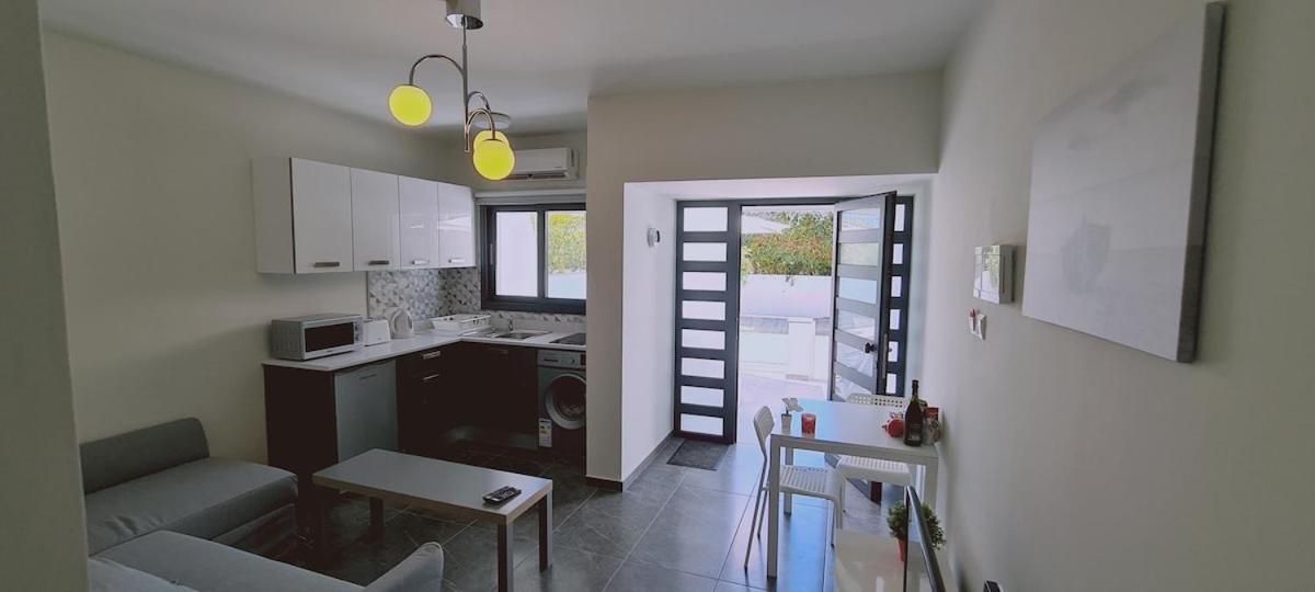 STAY Nissi Twins Apts