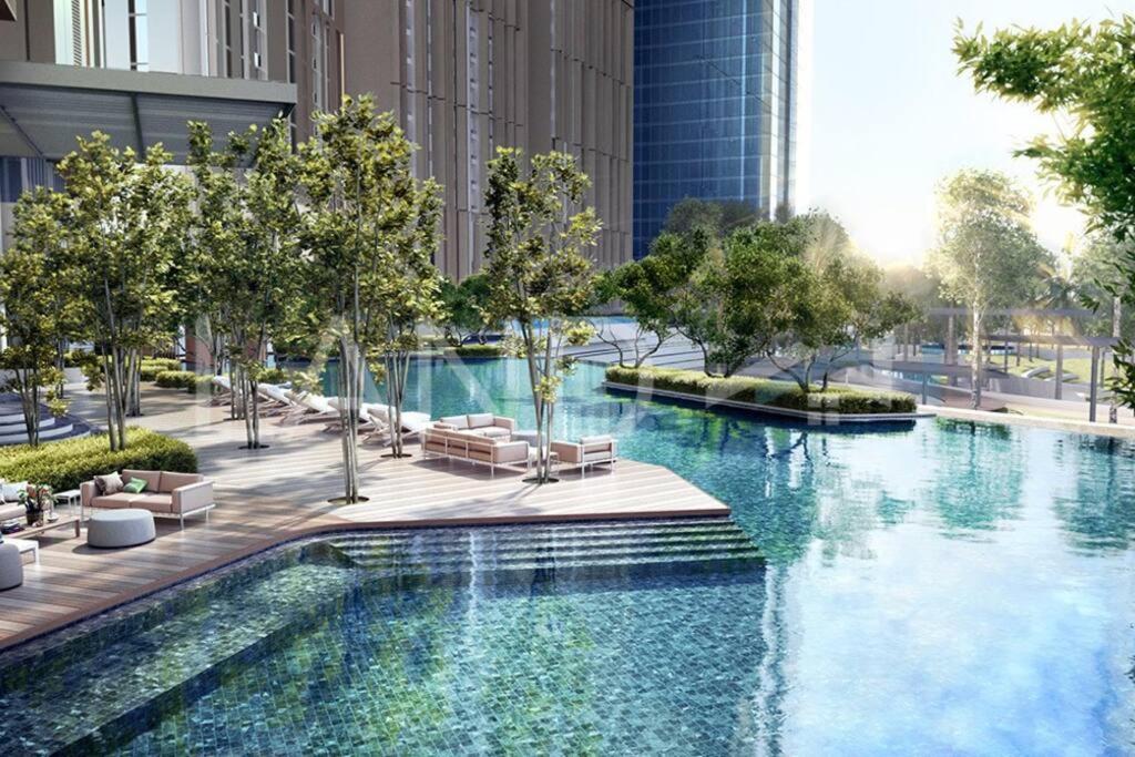 Lucentia Lalaport BBCC, Stuning Infinity Pool
