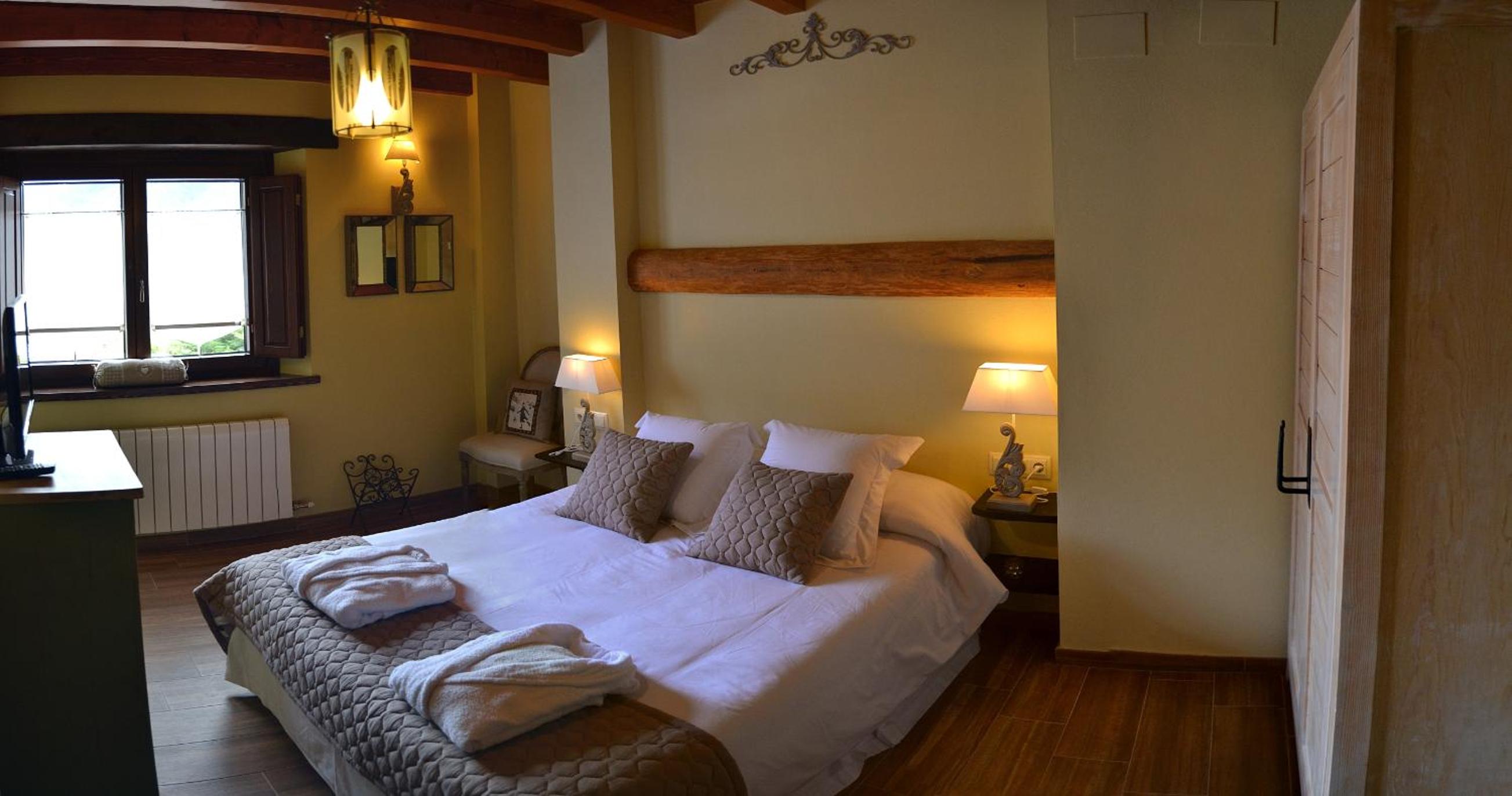 Alba D'Esteve. Casa Rural view 5