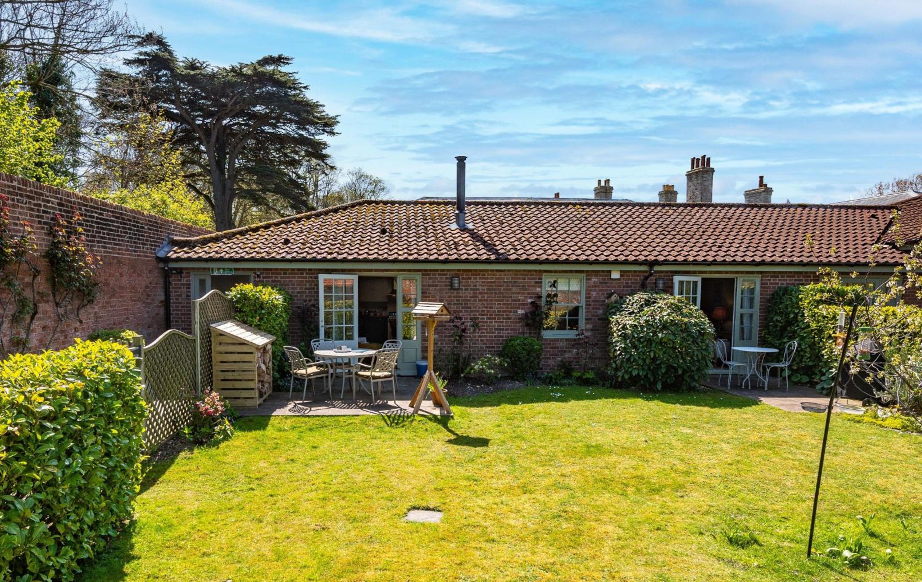 Lily Cottage by Big Skies Cottages