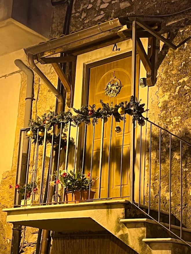 Dai Dico La pace nel borgo