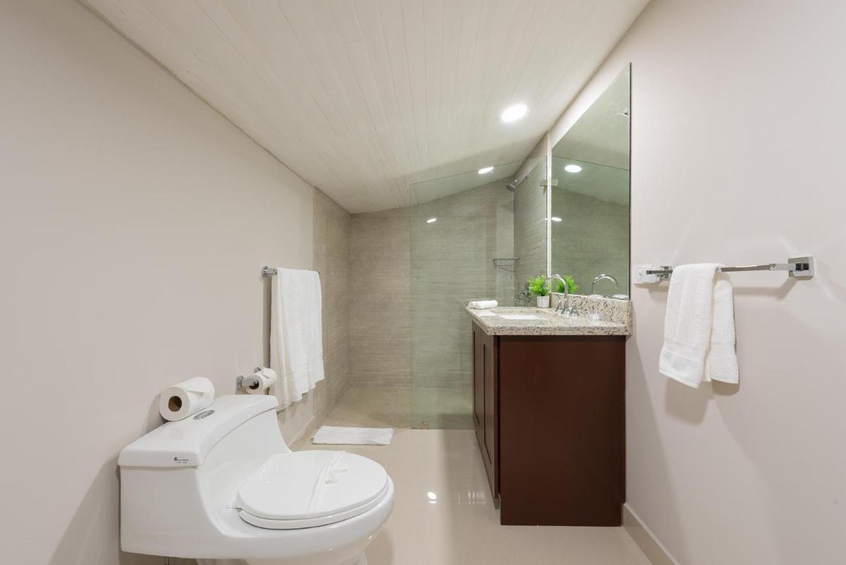 Flamingo Marina Cove 617- Oceanfront 3 Bedroom Condo