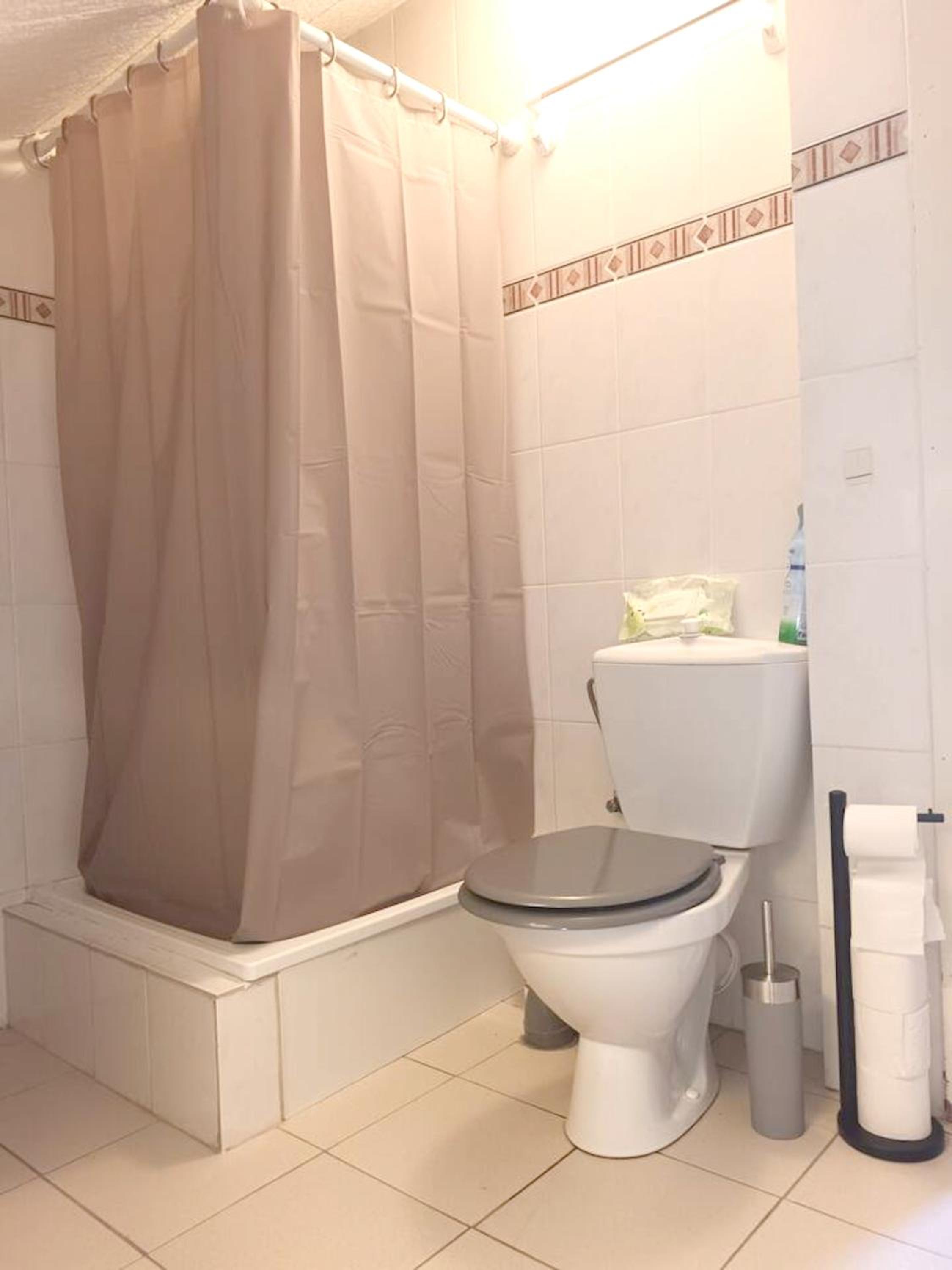 Modern studio in Saint-Nicolas, 35m², city view, parking