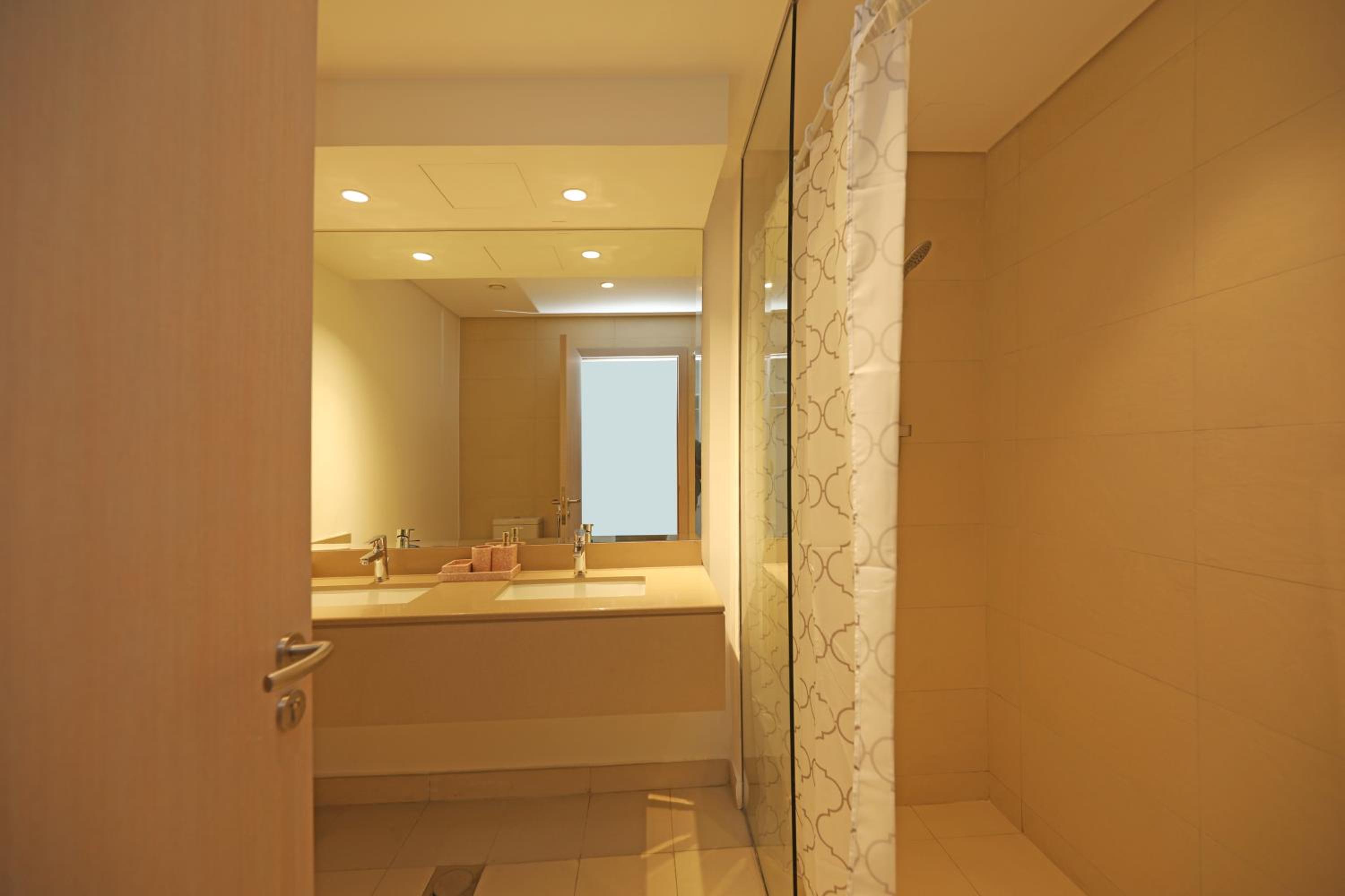 Yas Island - 2 Bedrooms, 2 toilet with shared Pool & Parking