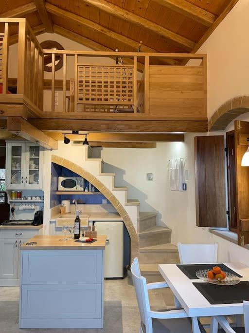 MONOVASIA SUITES Anopolis