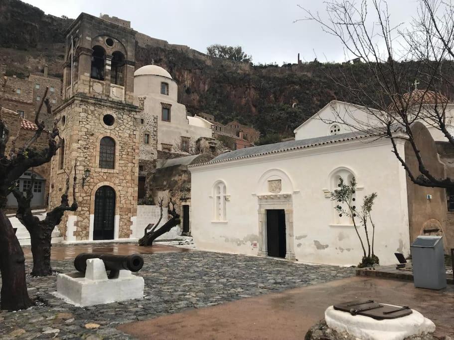 MONOVASIA SUITES Anopolis